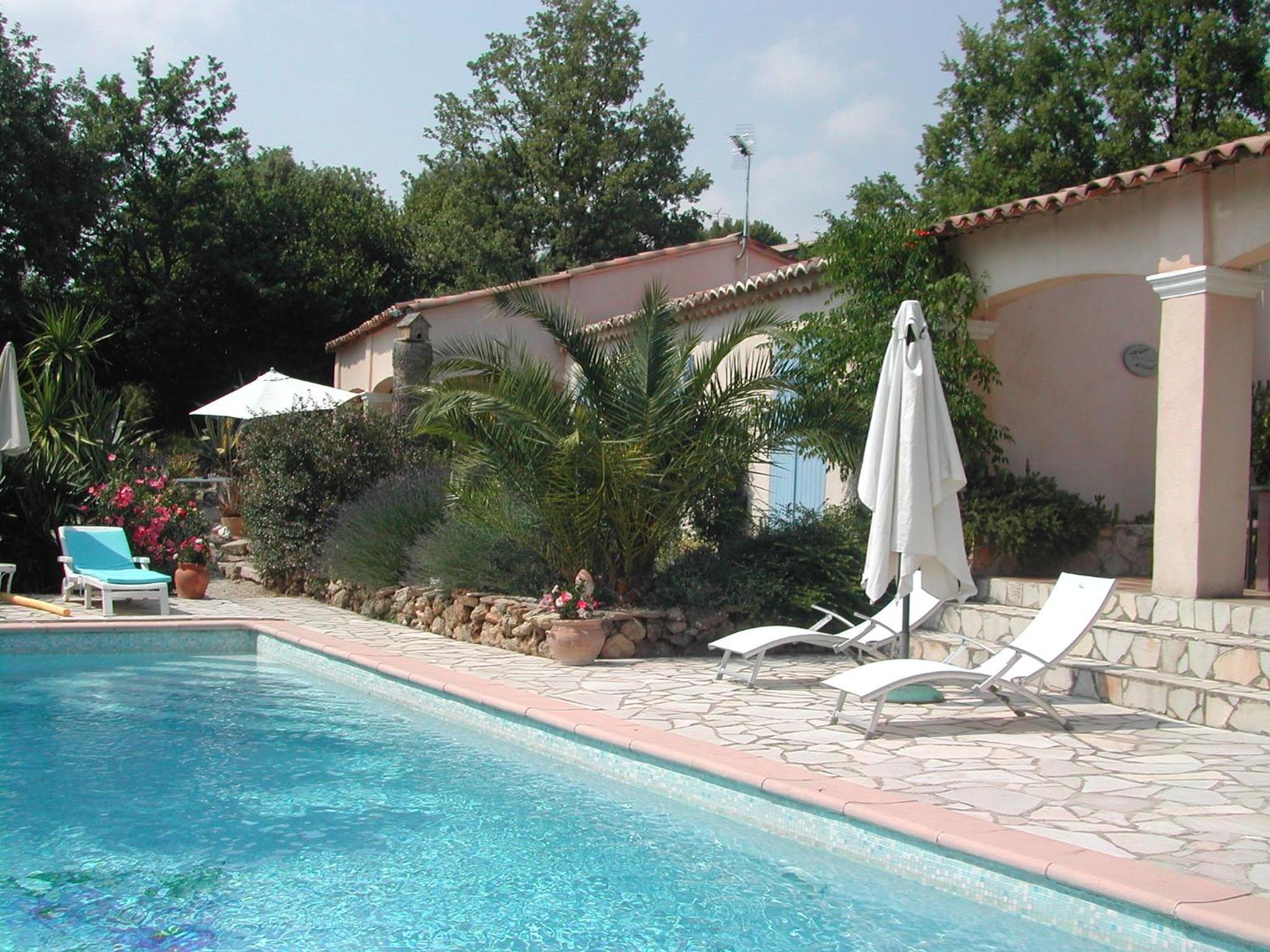 Studio with Pool View - Photo 4
