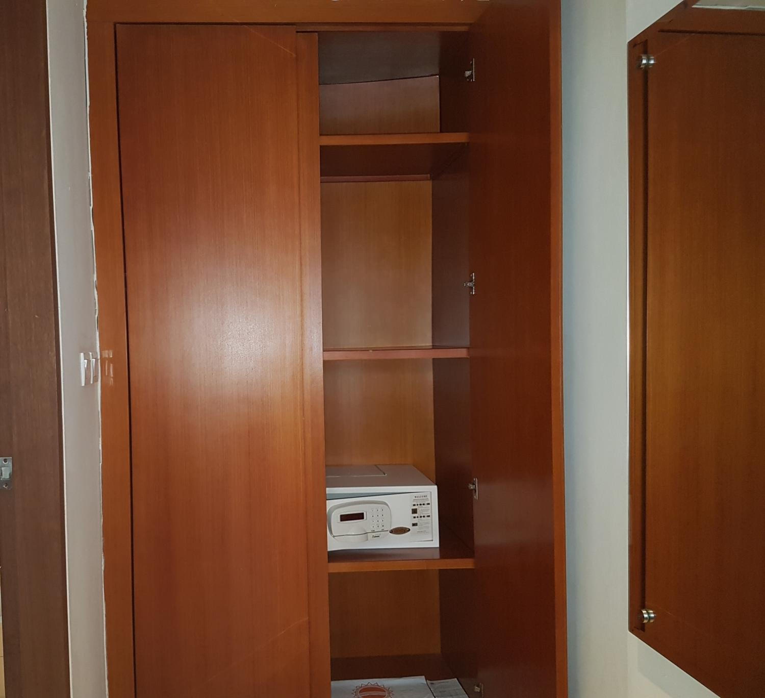 Deluxe Room with Balcony - Photo 3