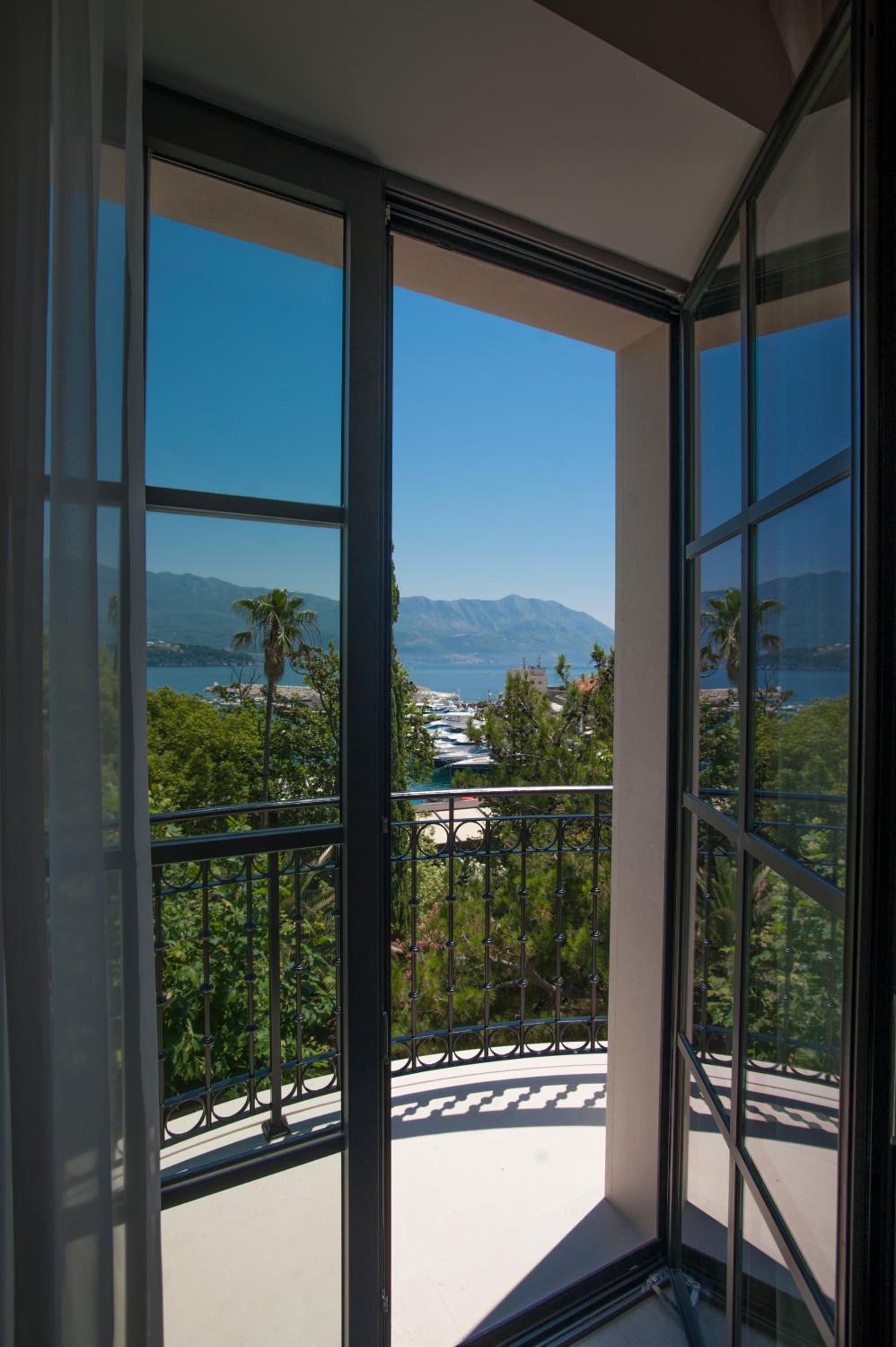 Double or Twin Room with Sea View photo 2