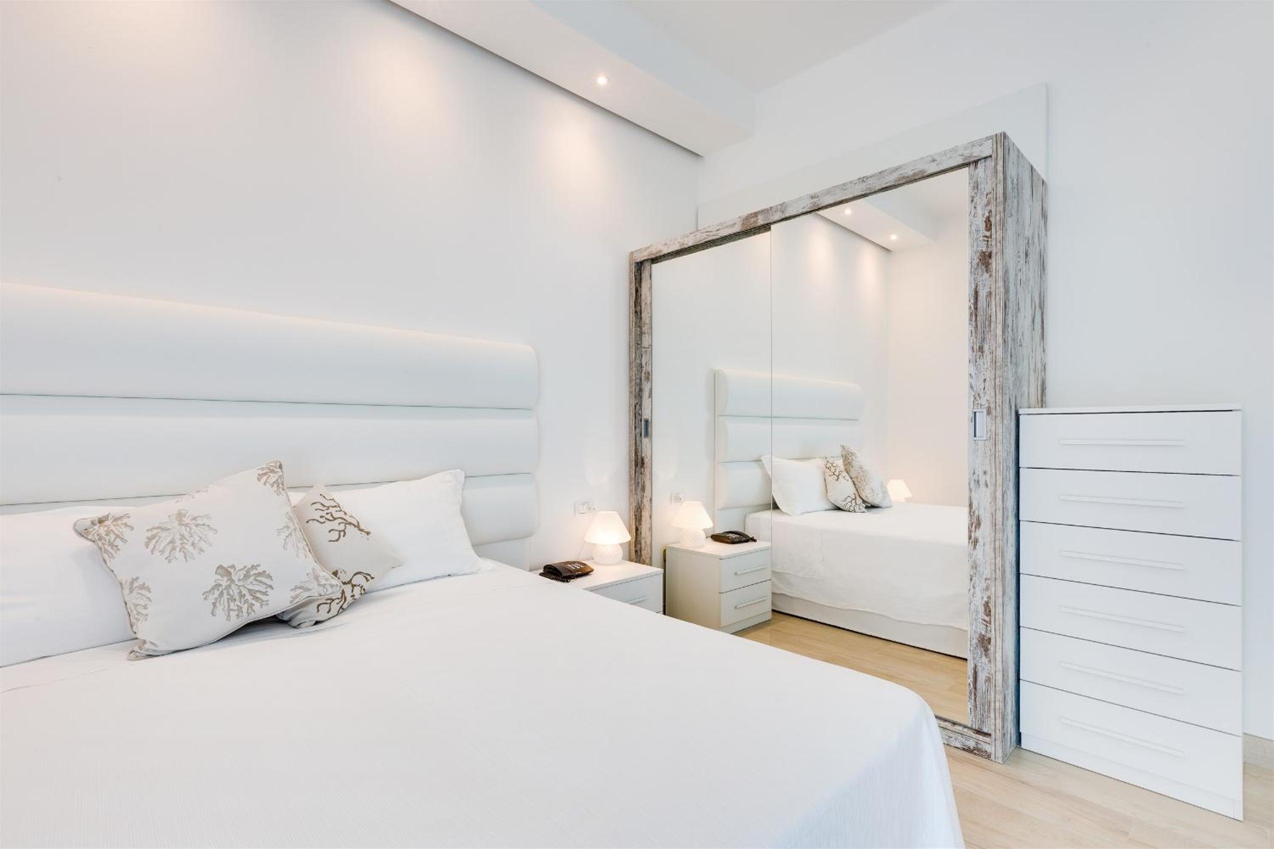 Comfort Double Room with Balcony and Partial Sea View