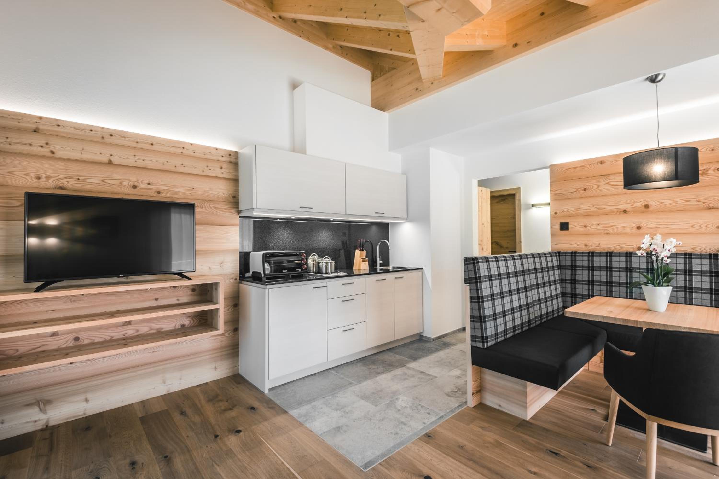 Two-Bedroom Apartment - Photo 2