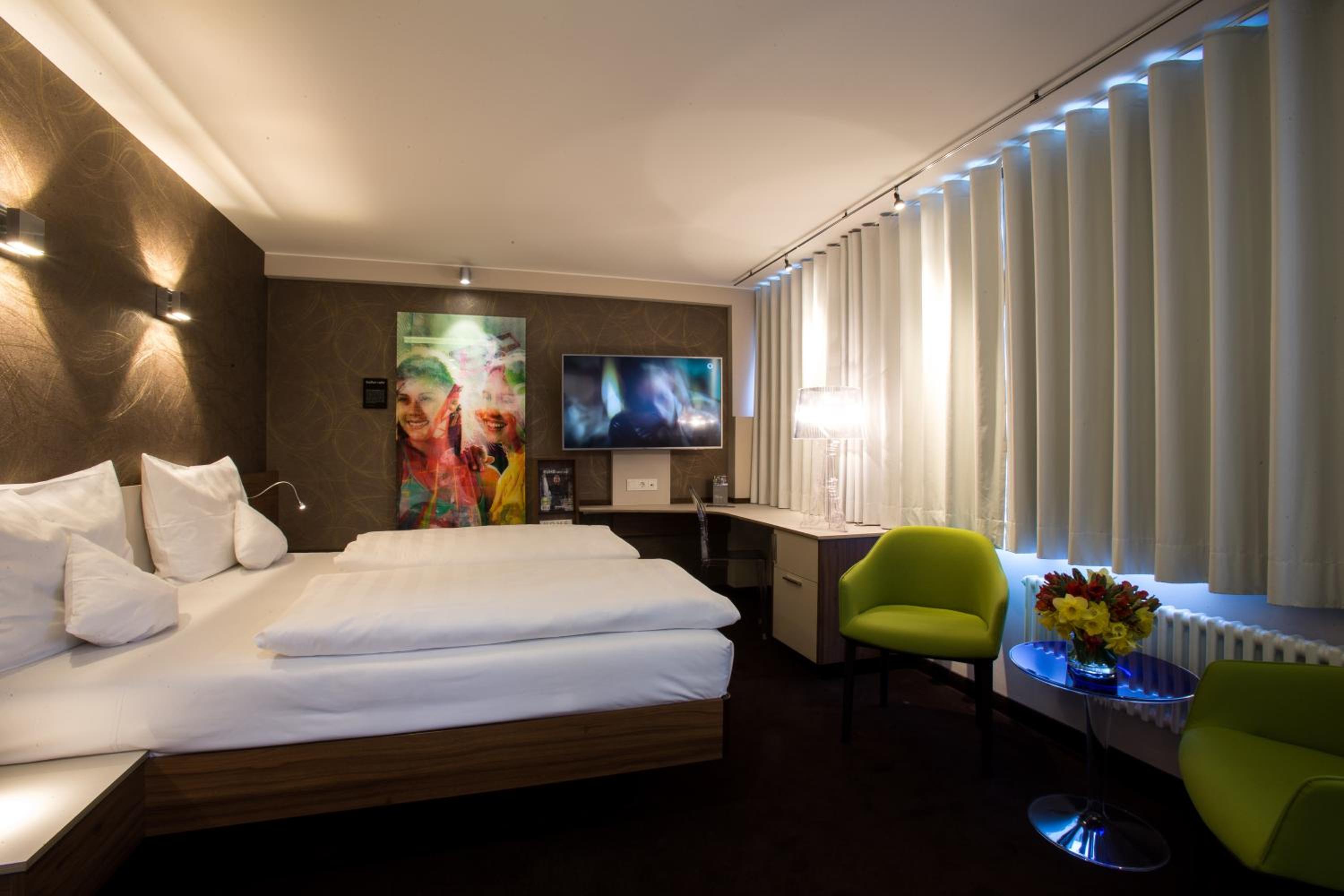 Deluxe Double Room - Photo 11