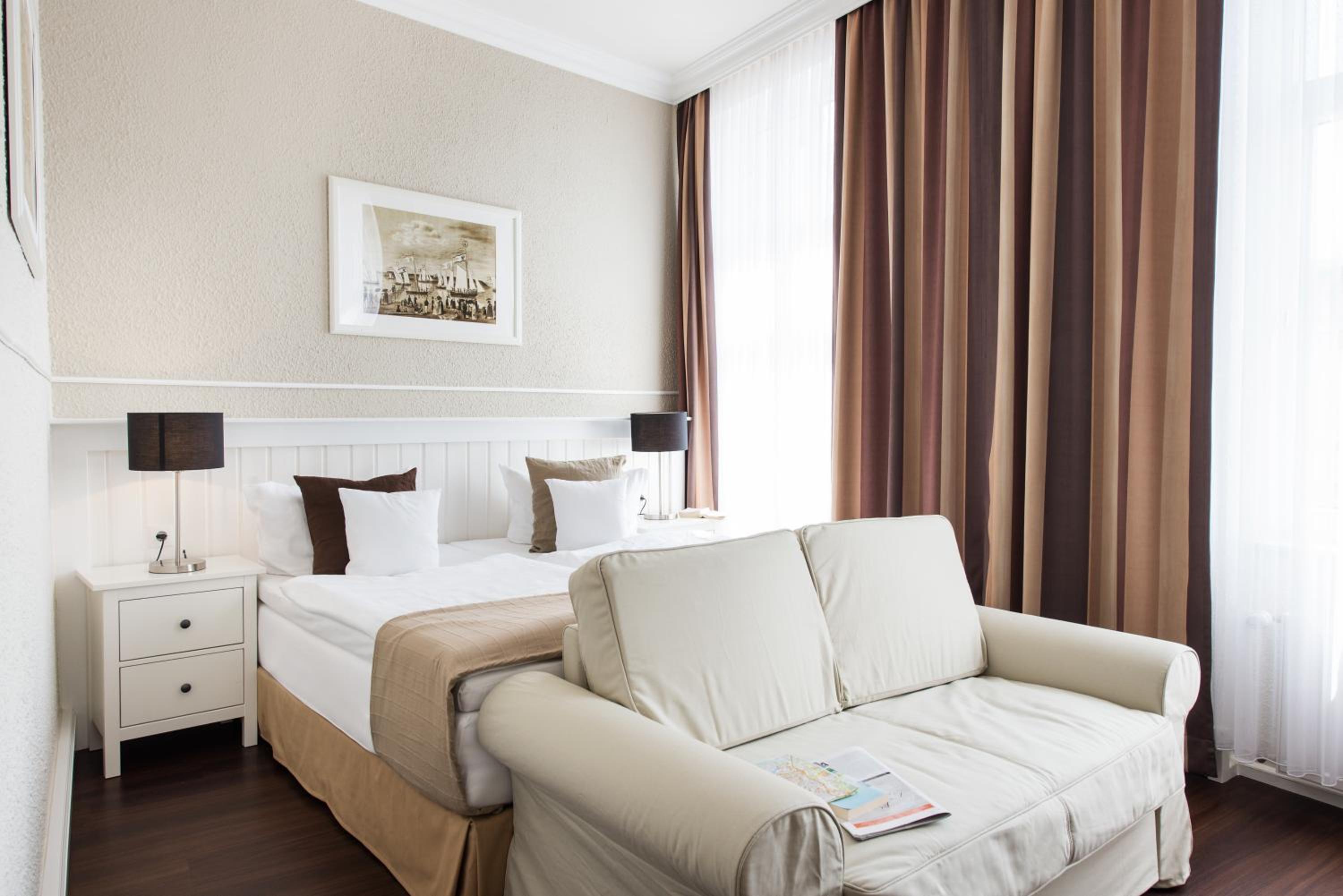 Comfort Double Room thumbnail 5