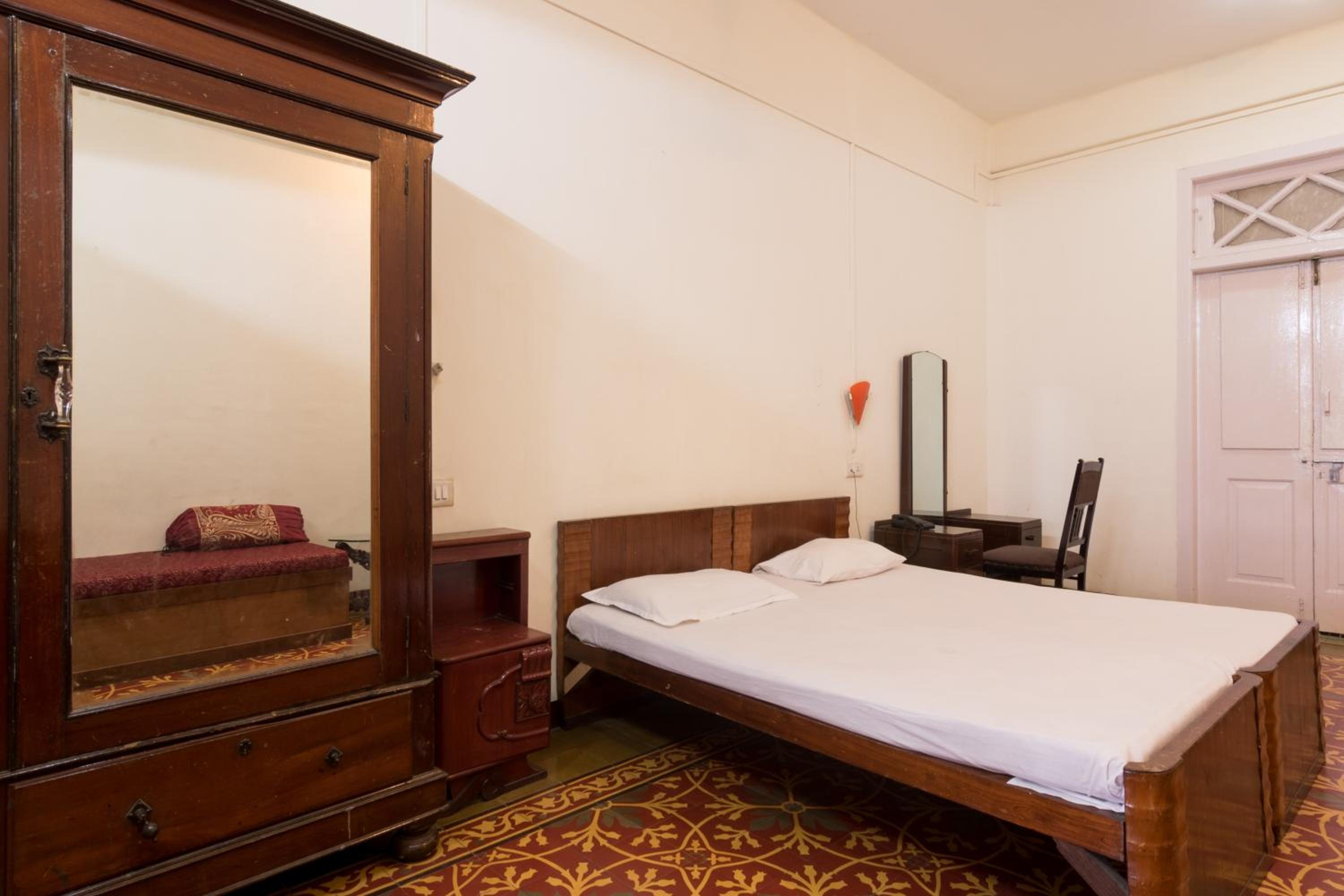 Double or Twin Room with Private External Bathroom - Photo 1
