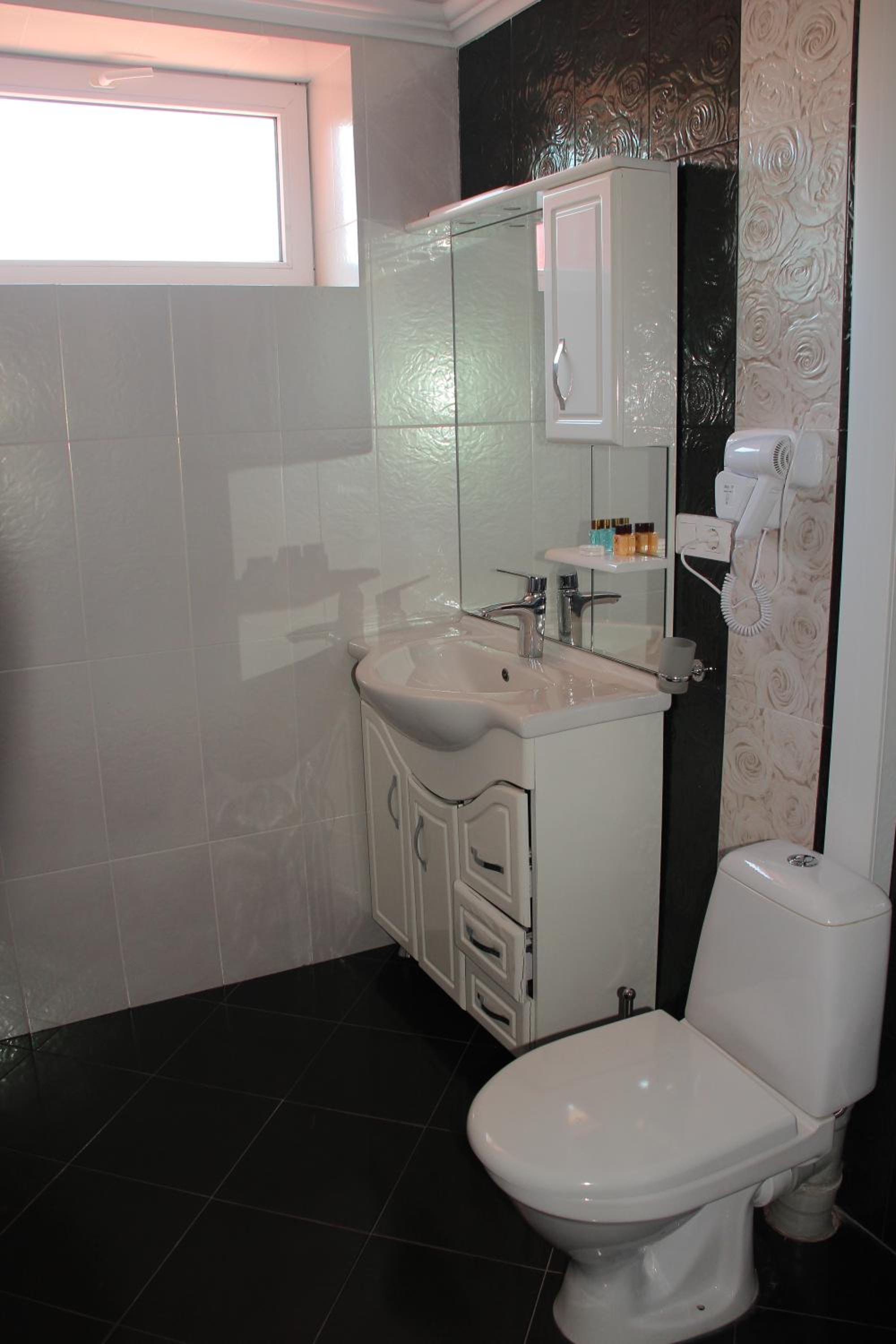 Deluxe Double Room with Extra Bed photo 2