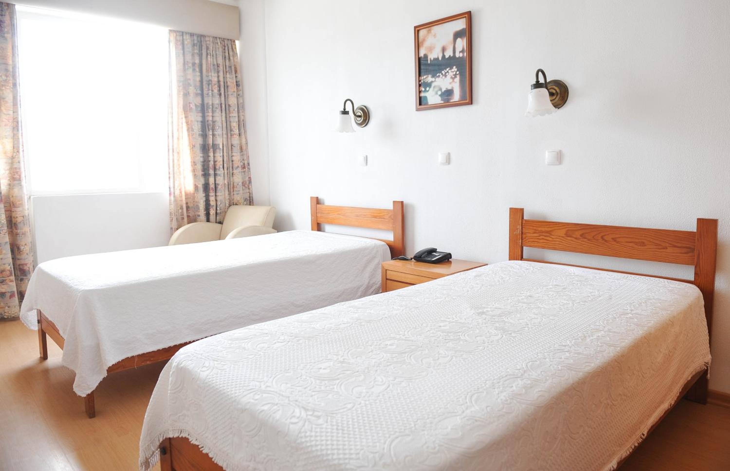 Standard Twin Room with Sea View - Photo 1