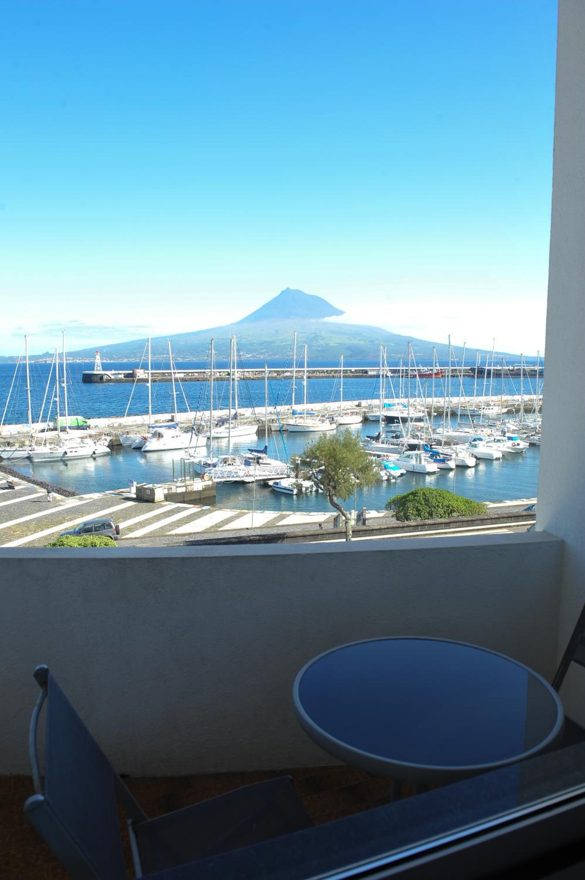 Standard Twin Room with Sea View - Photo 3