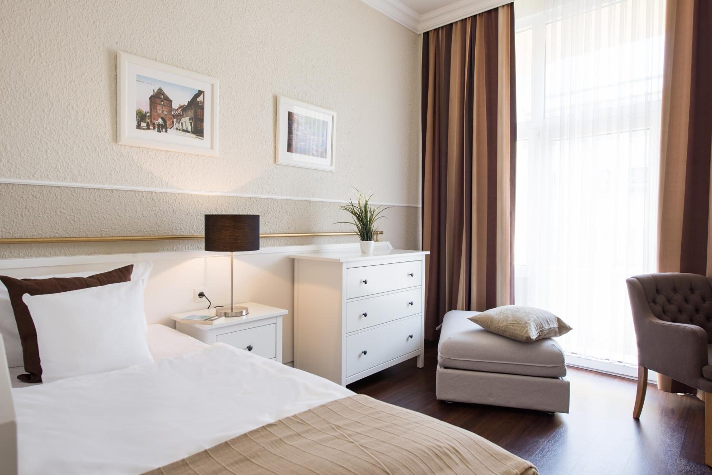 Standard Single Room thumbnail 5
