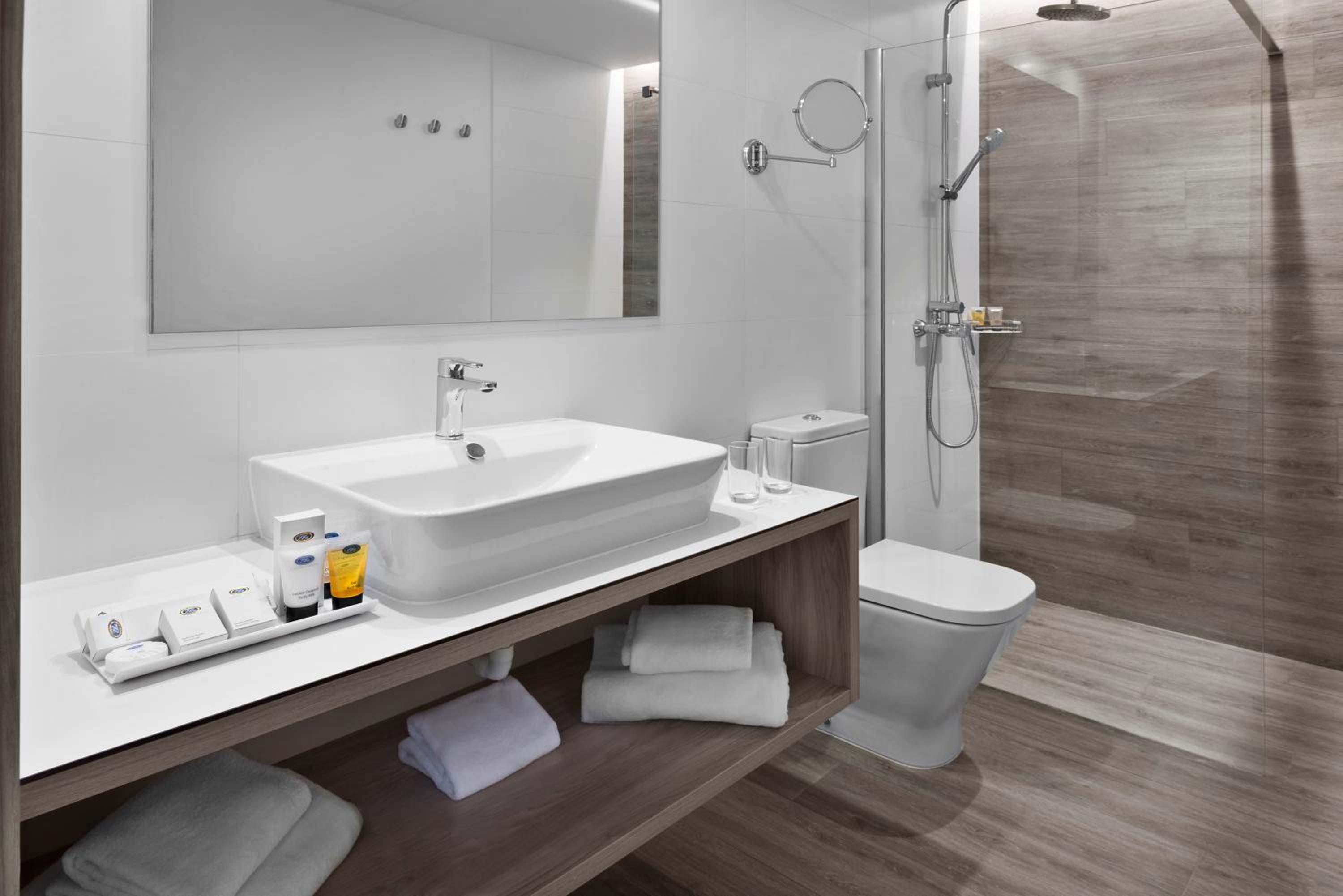 Superior Family Junior Suite (5 Adults + 2 Children) photo 2