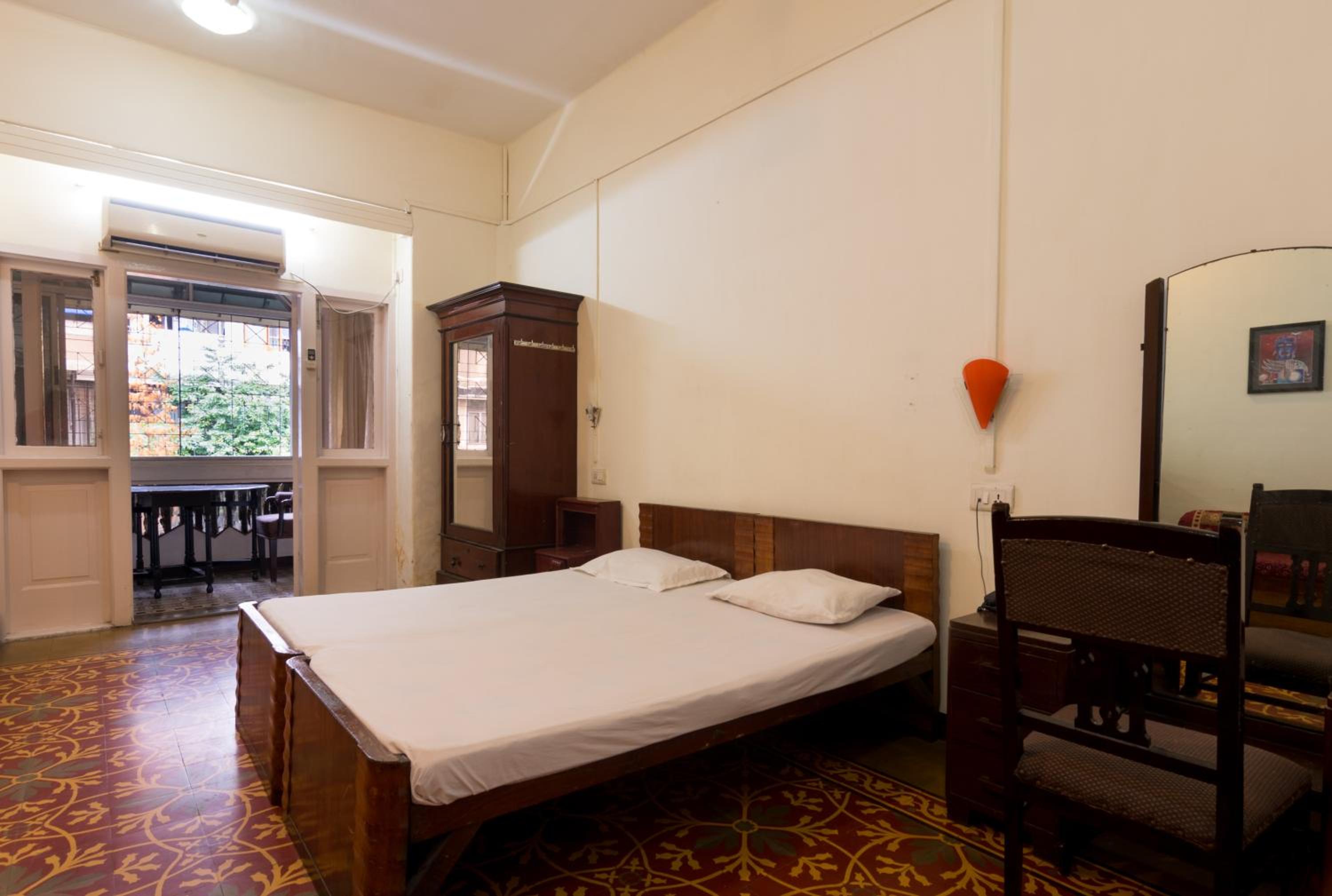 Double or Twin Room with Private External Bathroom - Photo 5