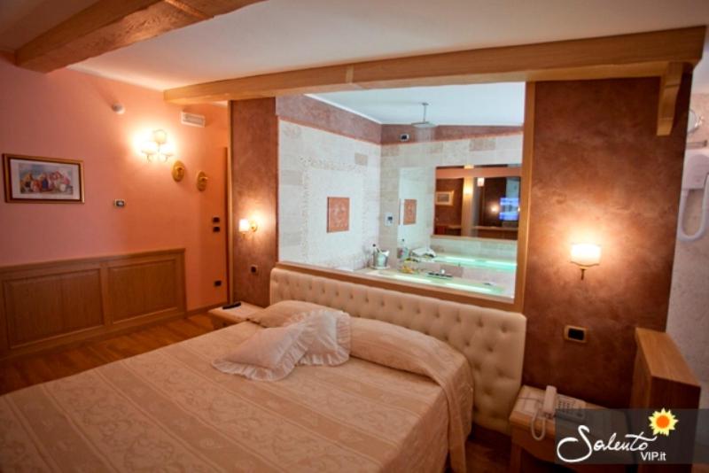 Suite with Spa Bath - Photo 1