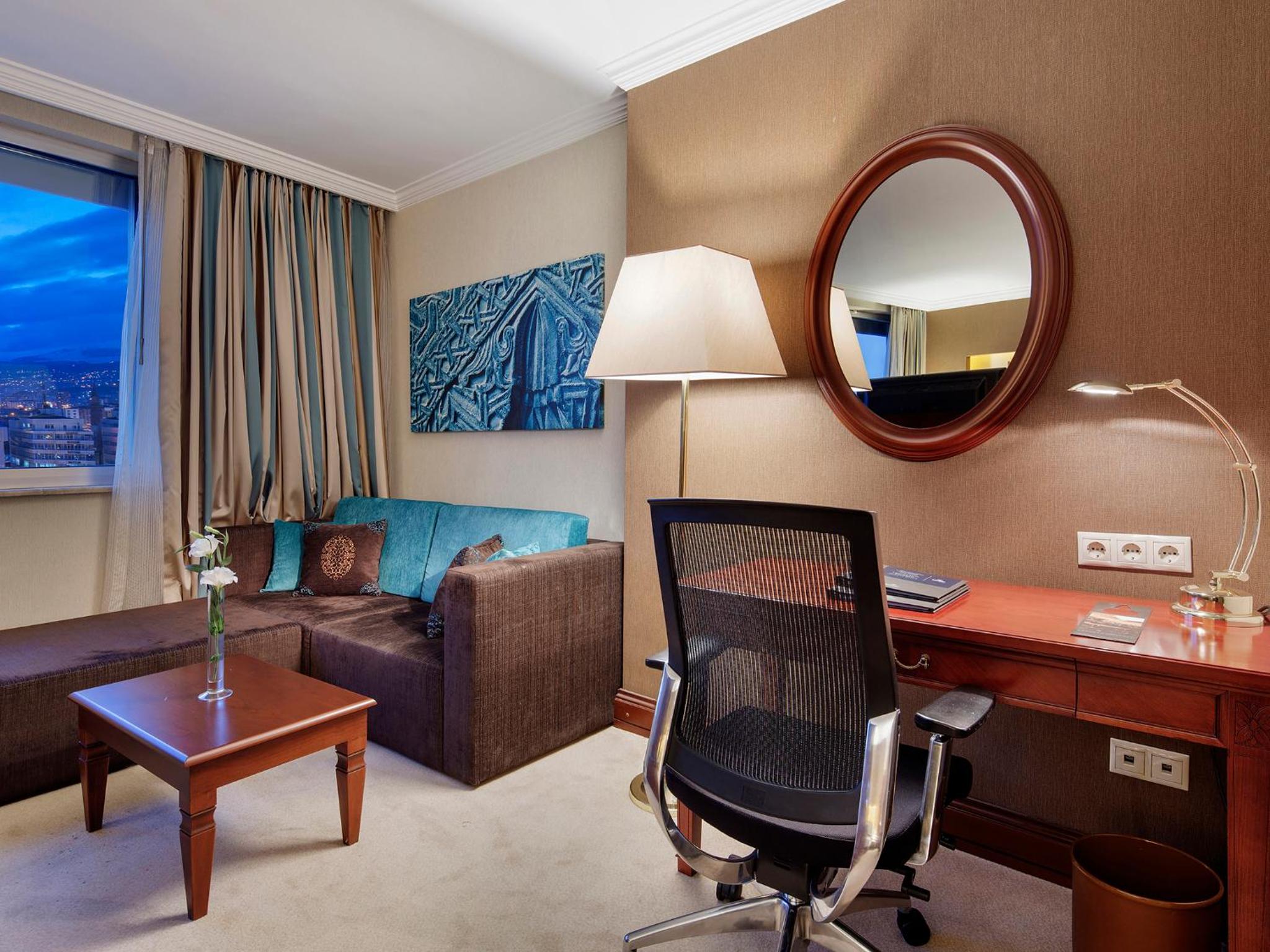 Executive King Room - Photo 6
