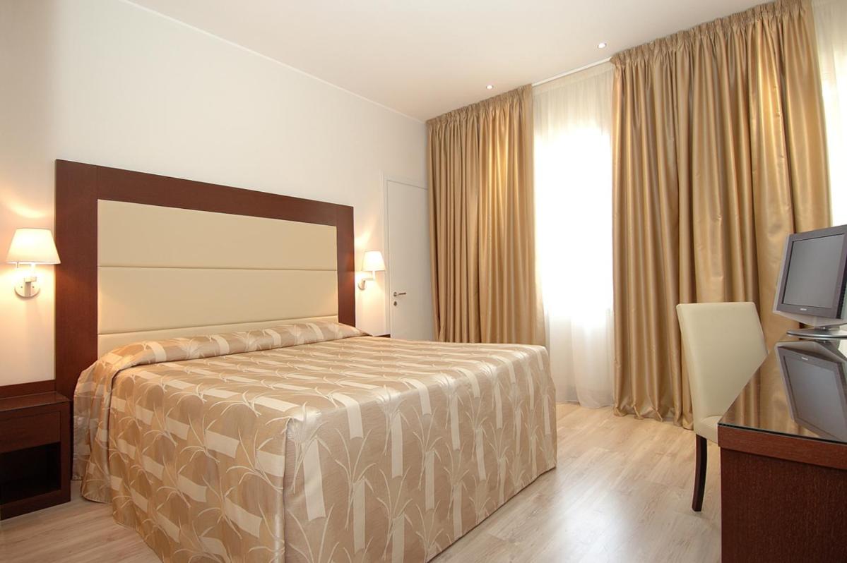 Classic Double or Twin Room - Photo 2