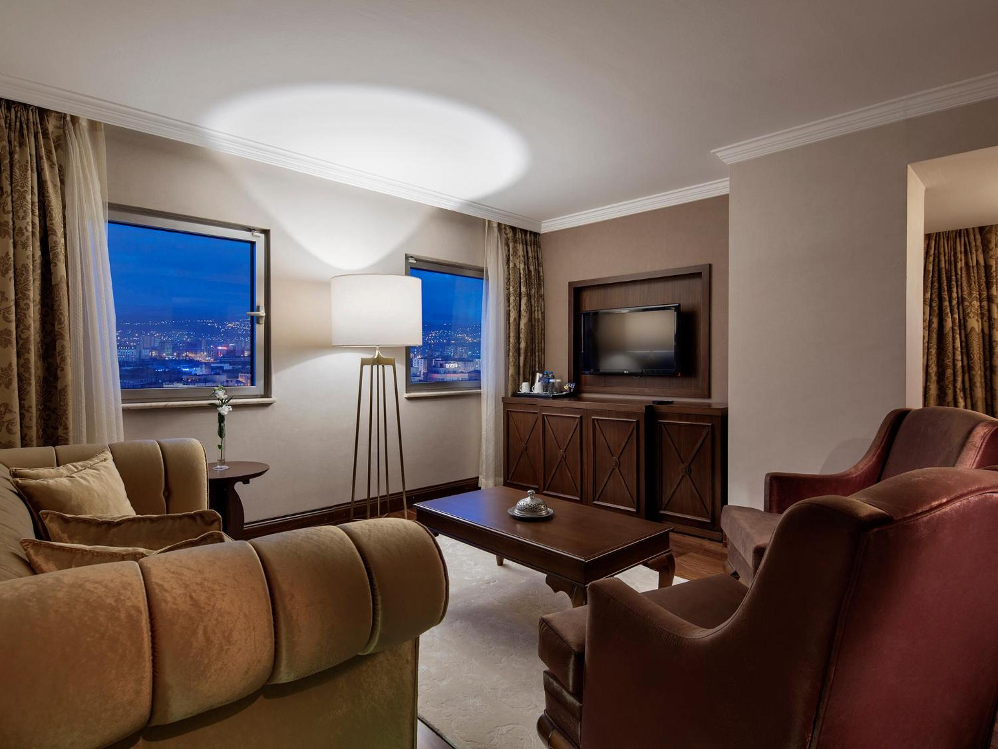 Executive King Suite with Terrace - Photo 4