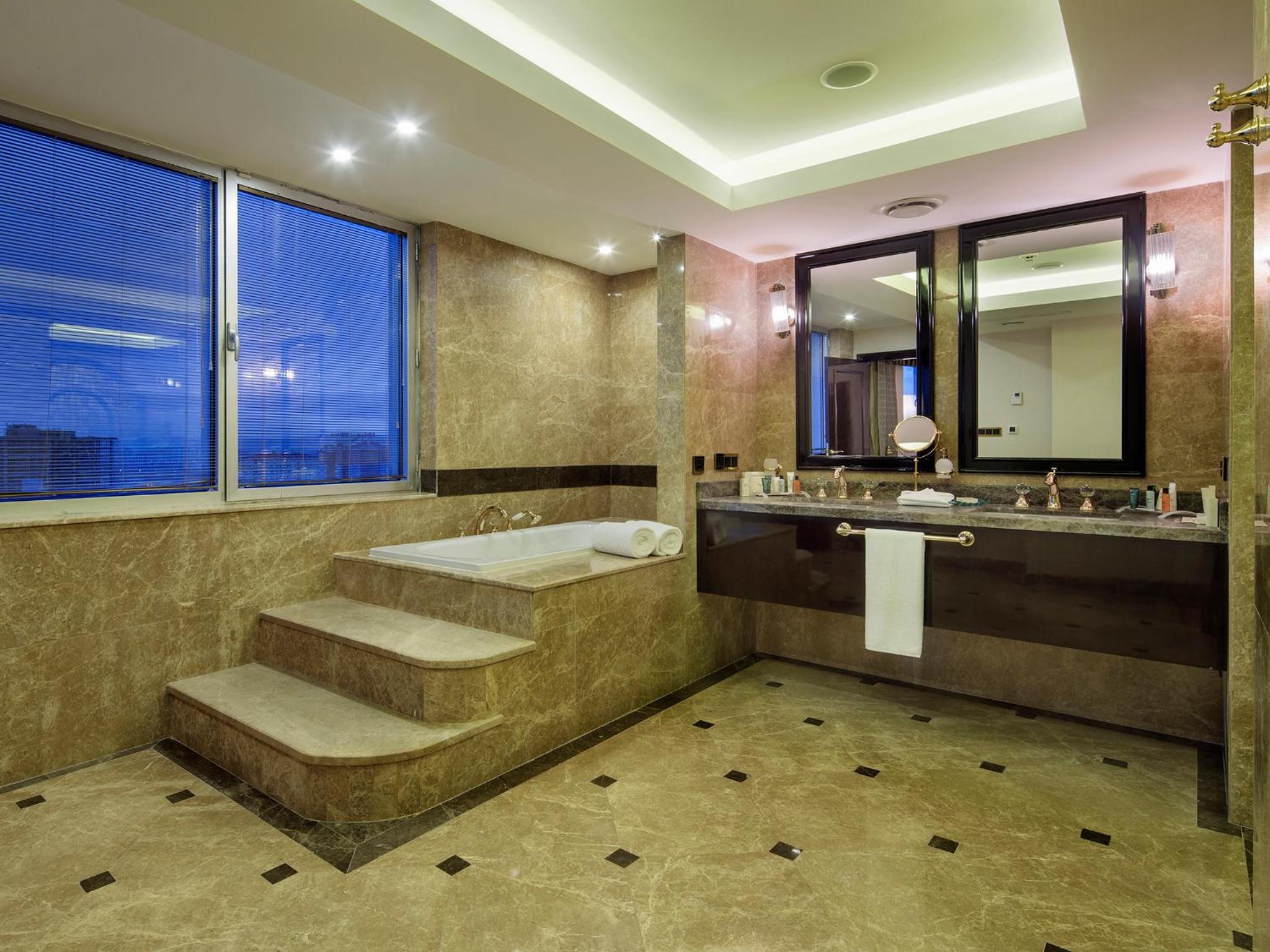 Presidential Suite photo 2