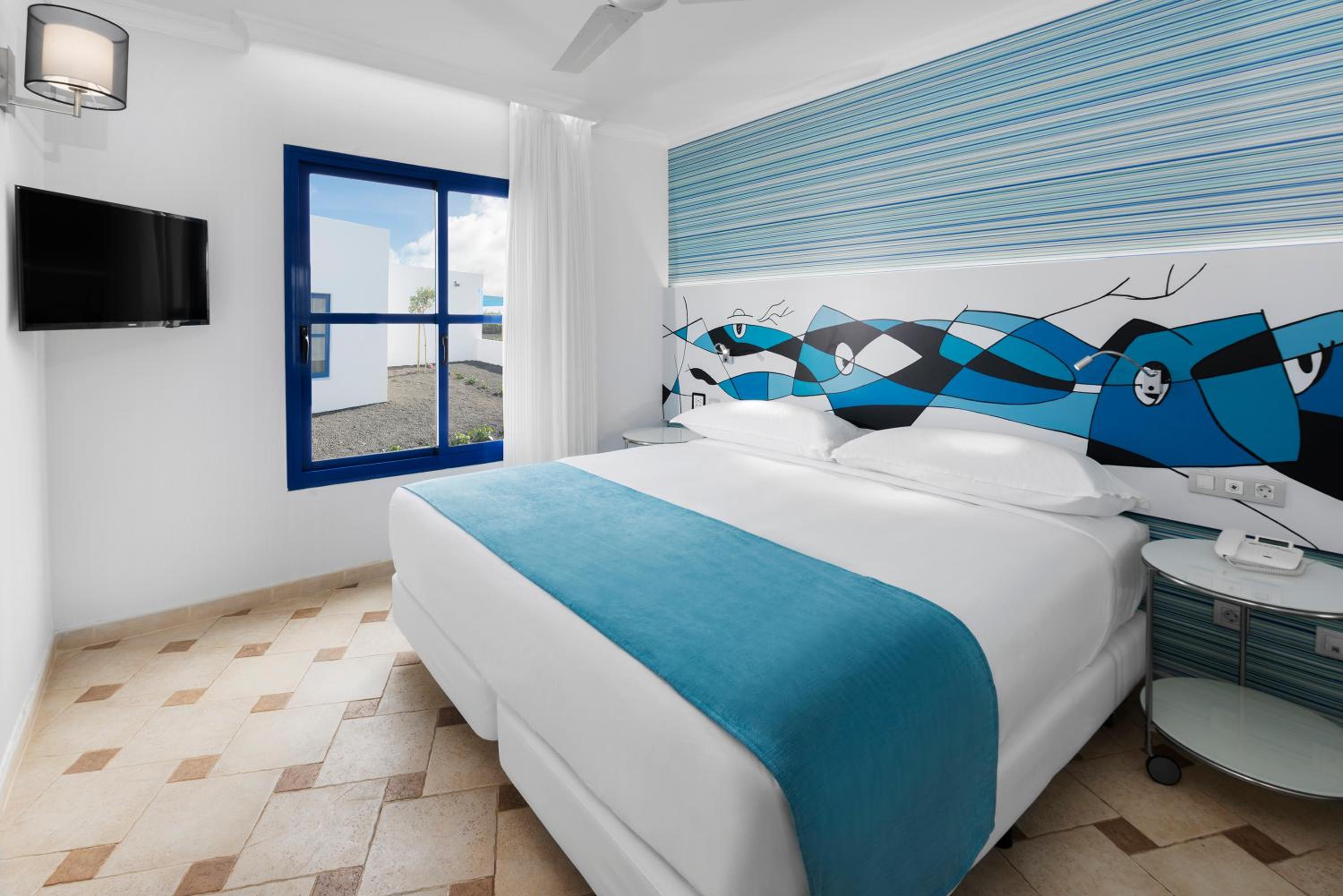 Suite Familiar Junior (2 Adultos + 2 Niños) Suite Familiar Junior (2 Adultos + 2 Niños)