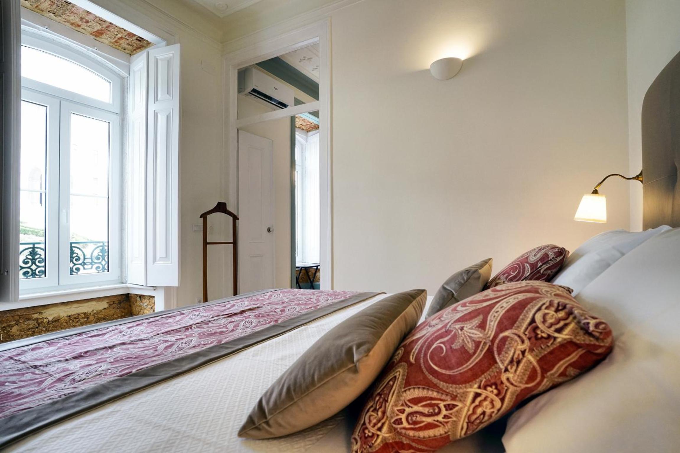 One-Bedroom Apartment with View photo 2