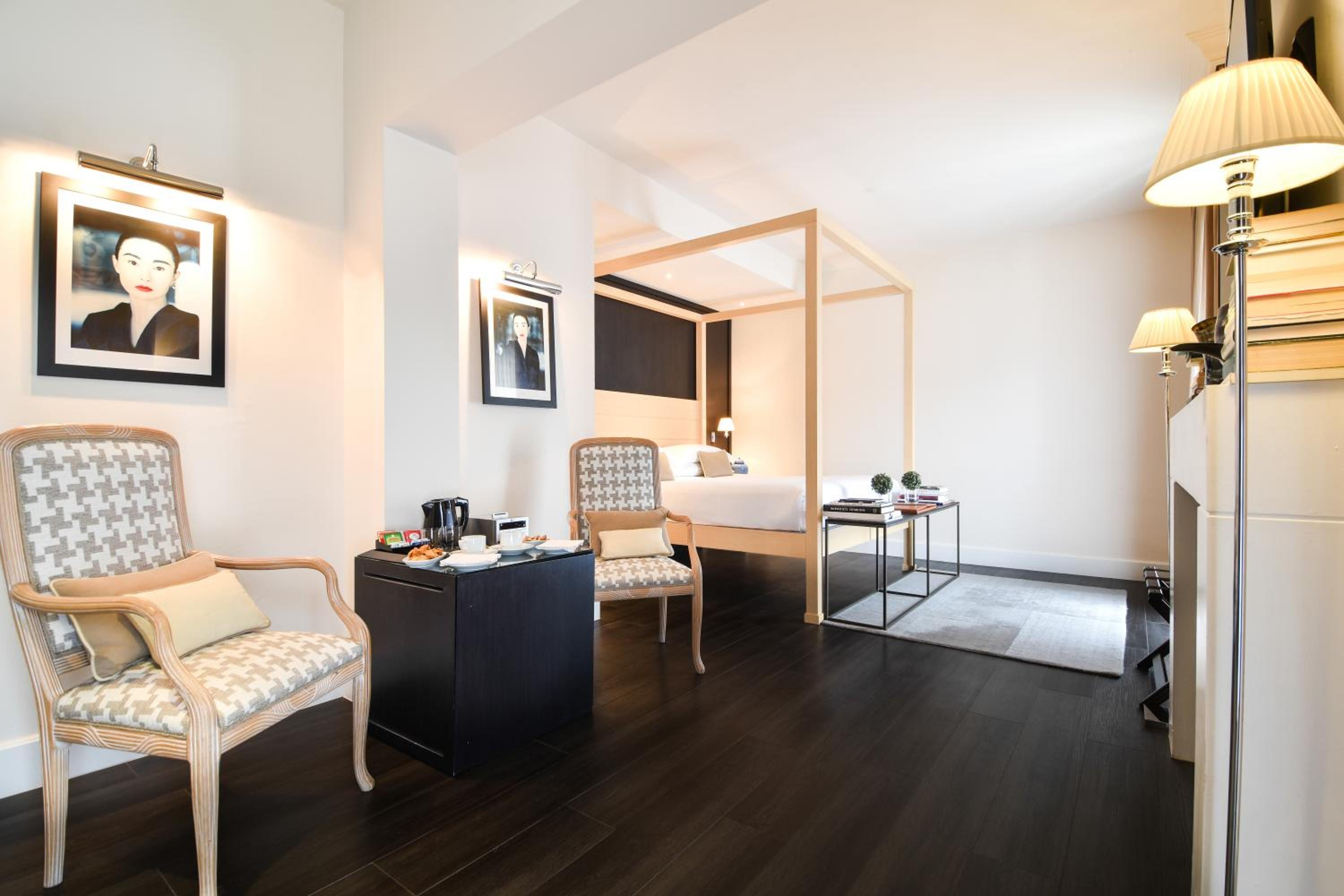 Superior Suite with Balcony - Photo 5