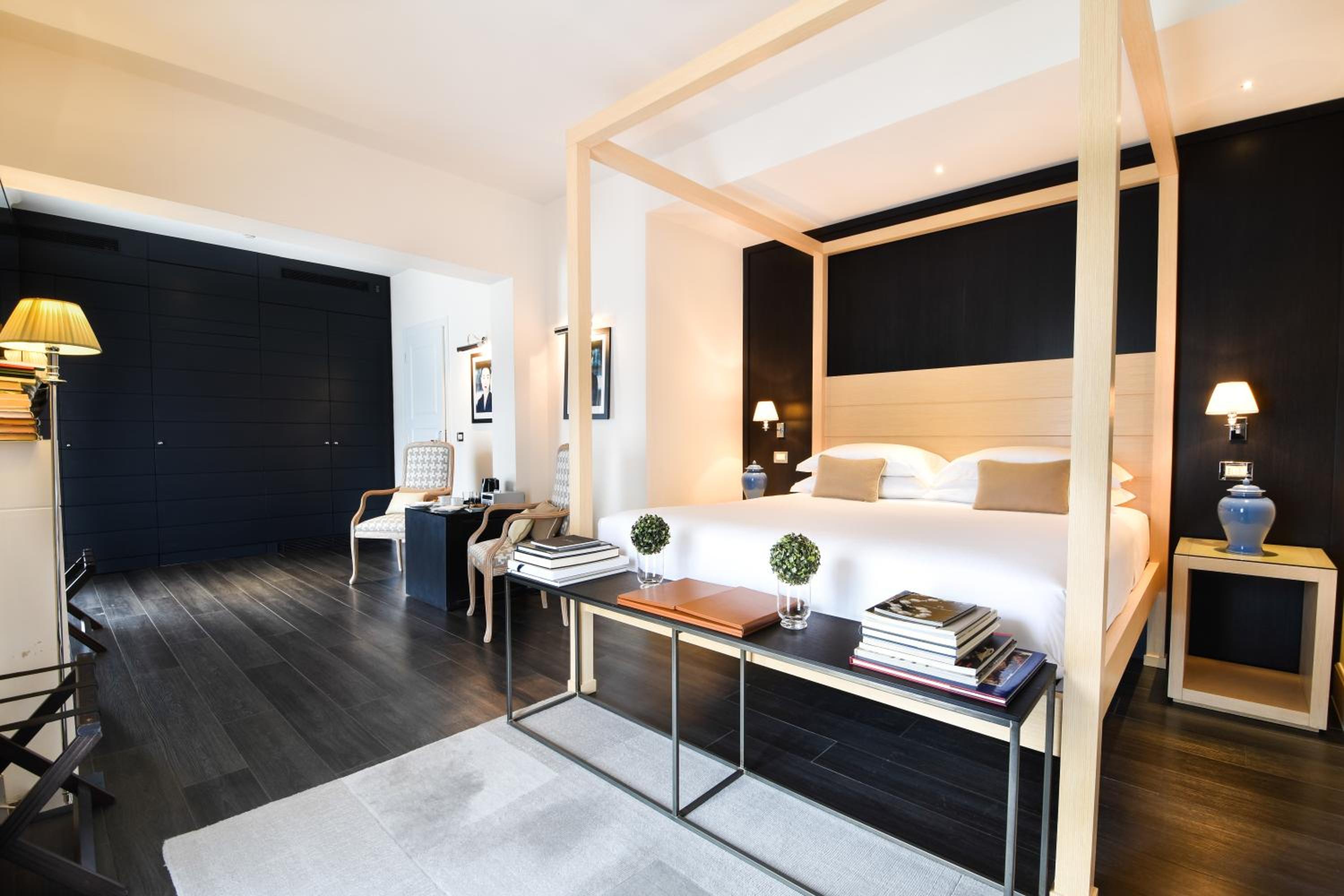 Superior Suite with Balcony - Photo 6