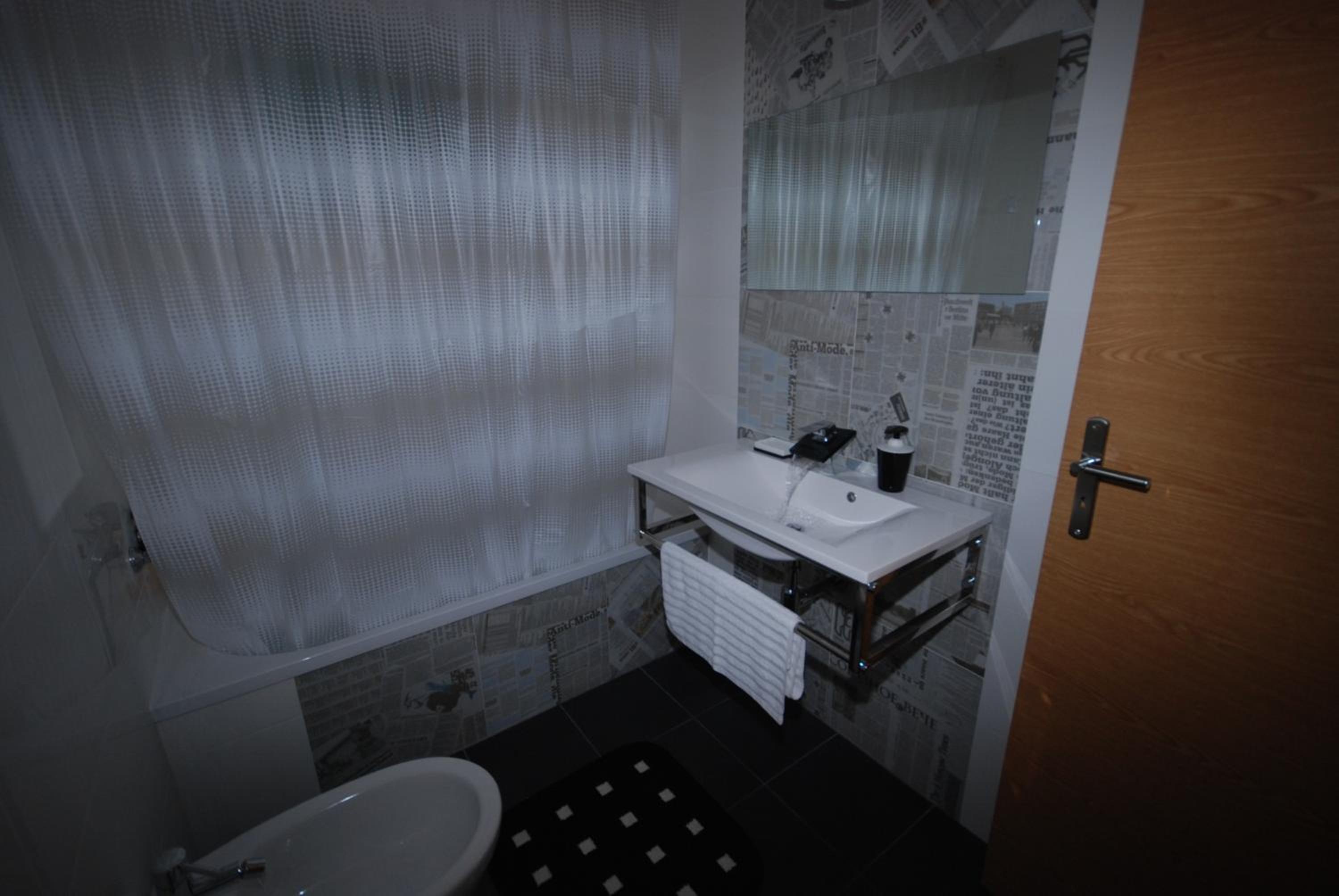 Family Room with Private Bathroom photo 3