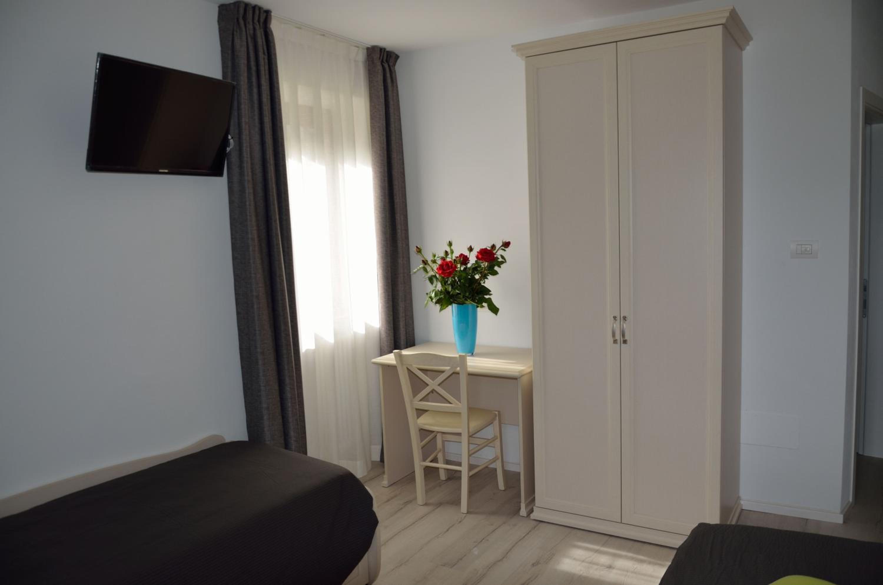 Family Room with Private Bathroom photo 3