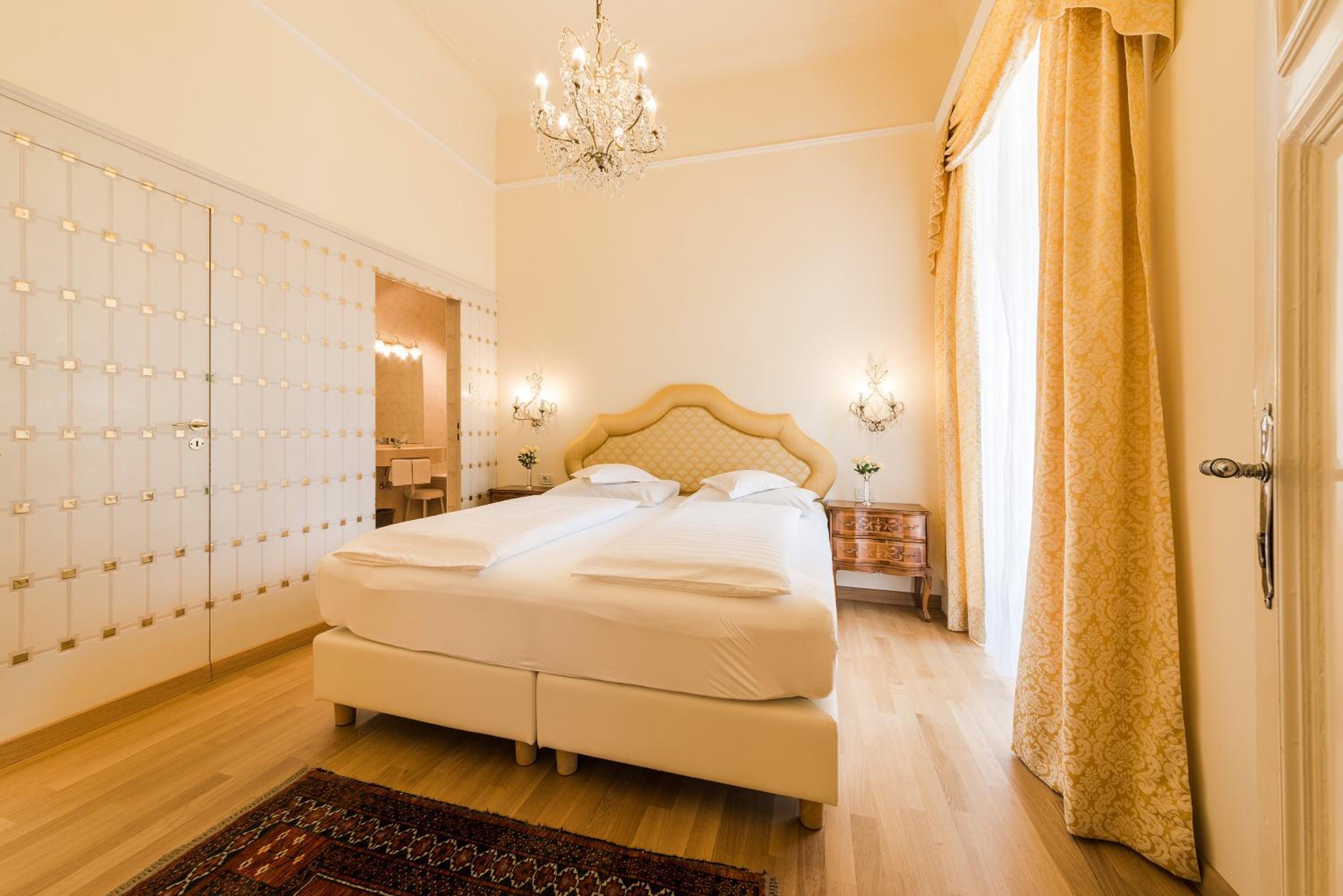 Deluxe Suite - Photo 10