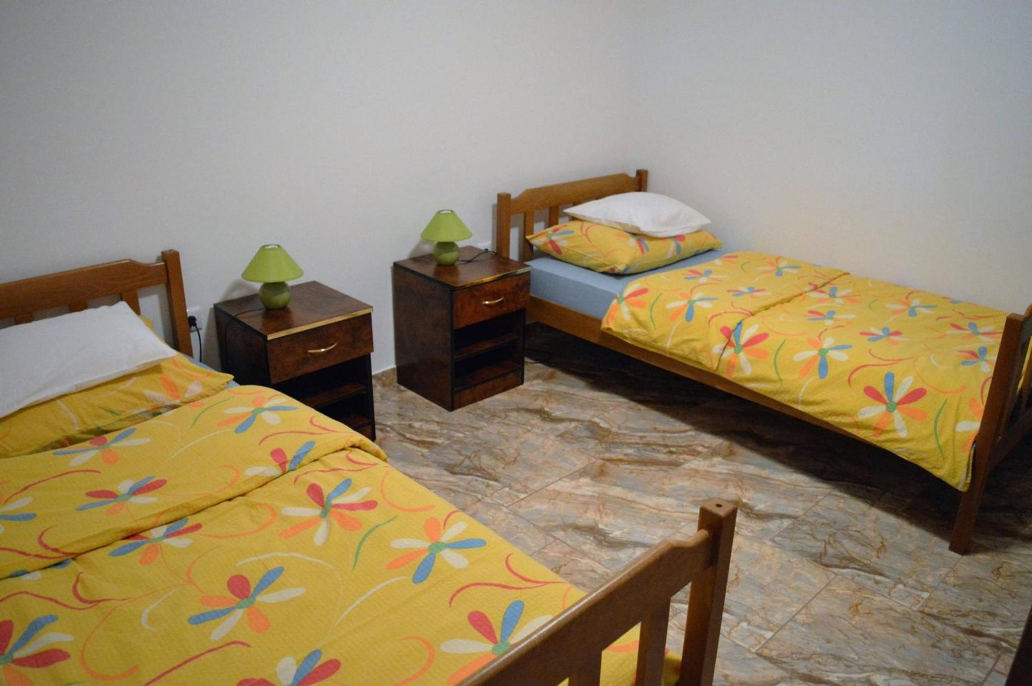 Apartment with Terrace - Photo 7