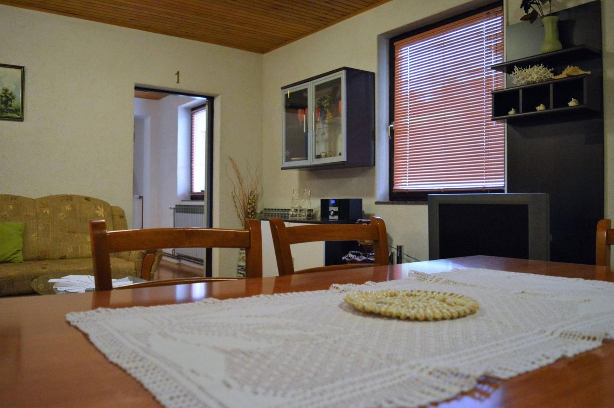 Apartment with Terrace - Photo 10