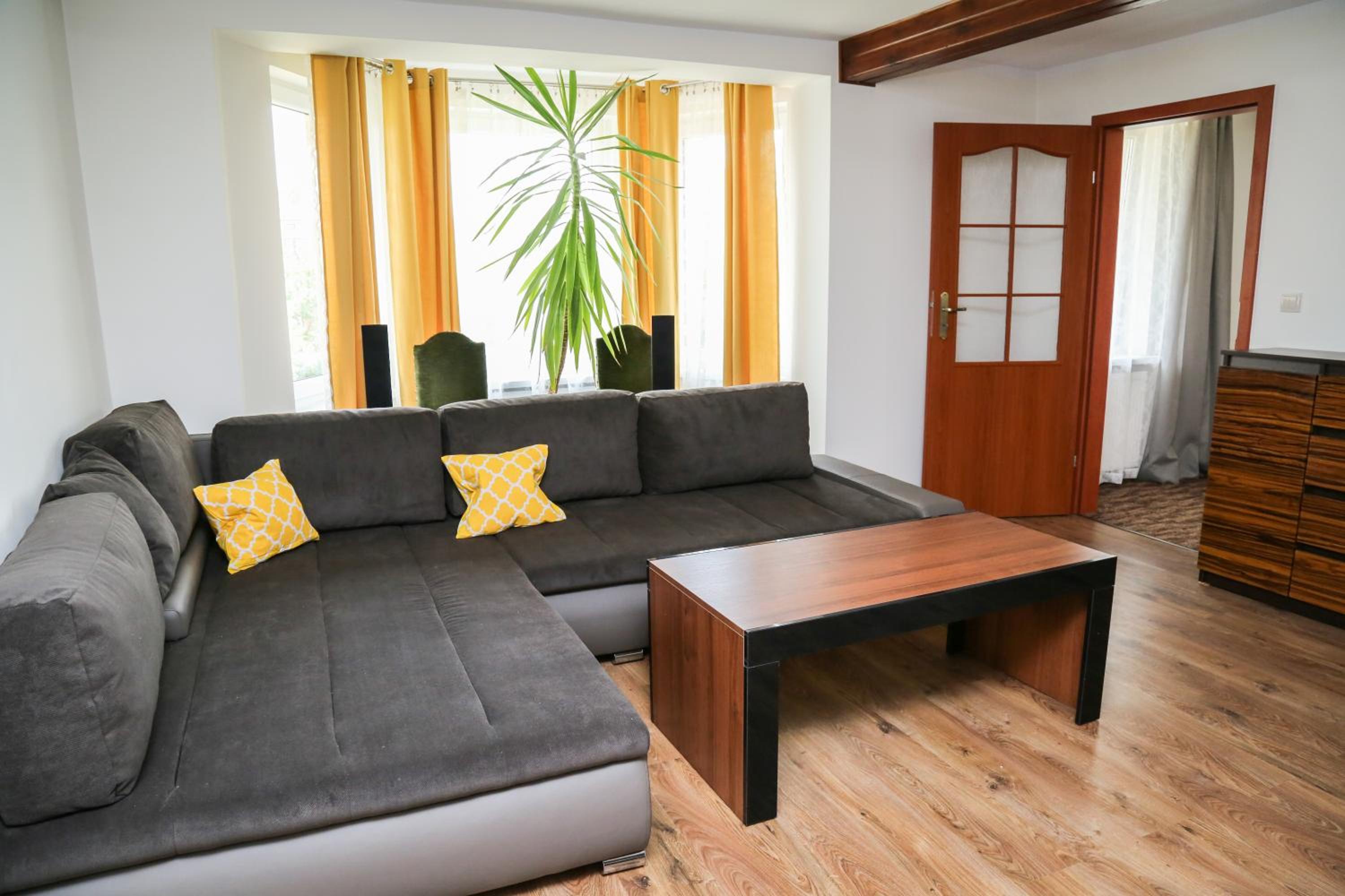 Four-Bedroom House photo 3