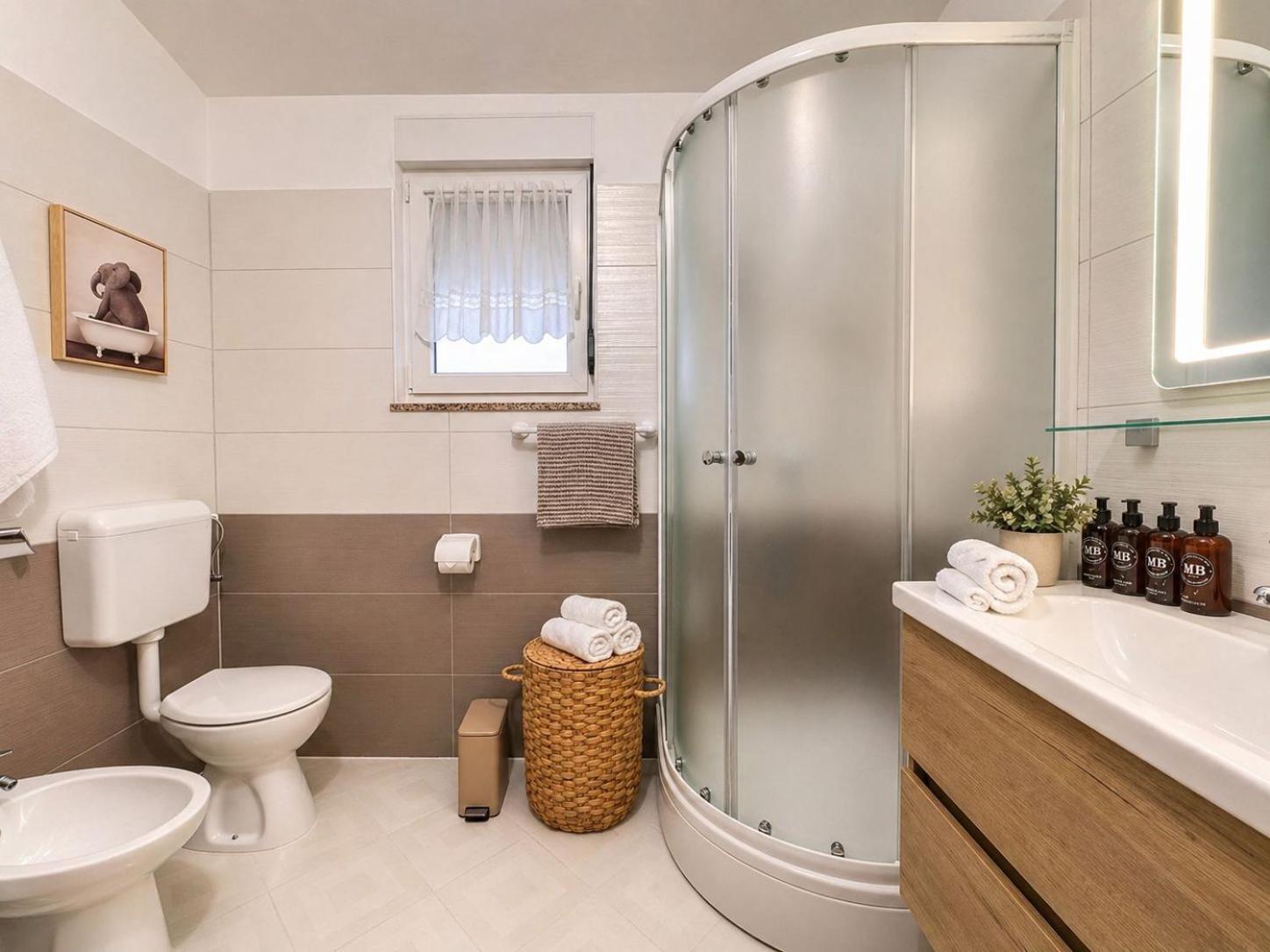 One-Bedroom Apartment - Sea Side