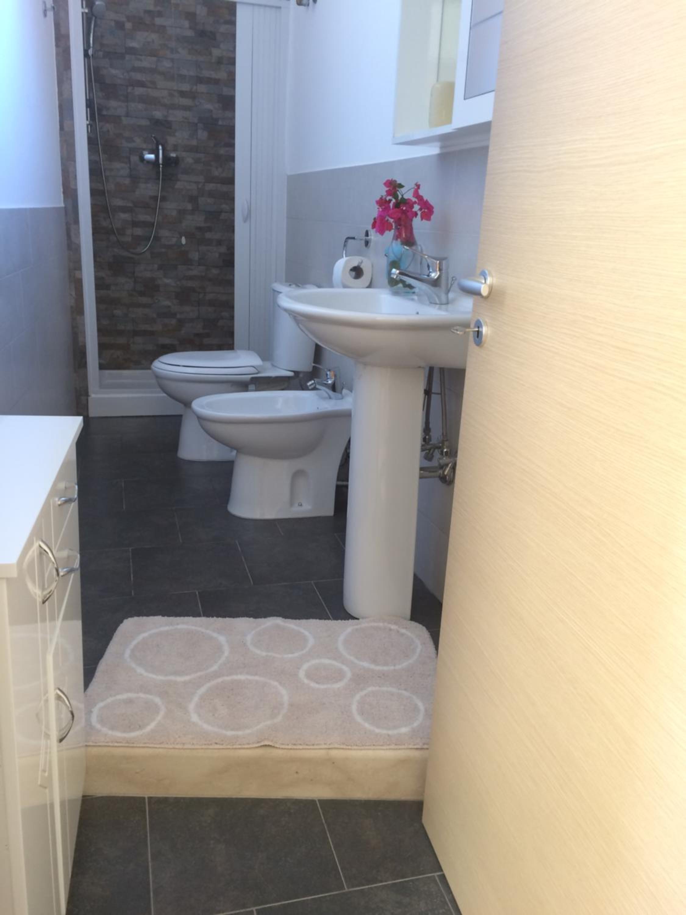 Twin Room with Private External Bathroom - Photo 2