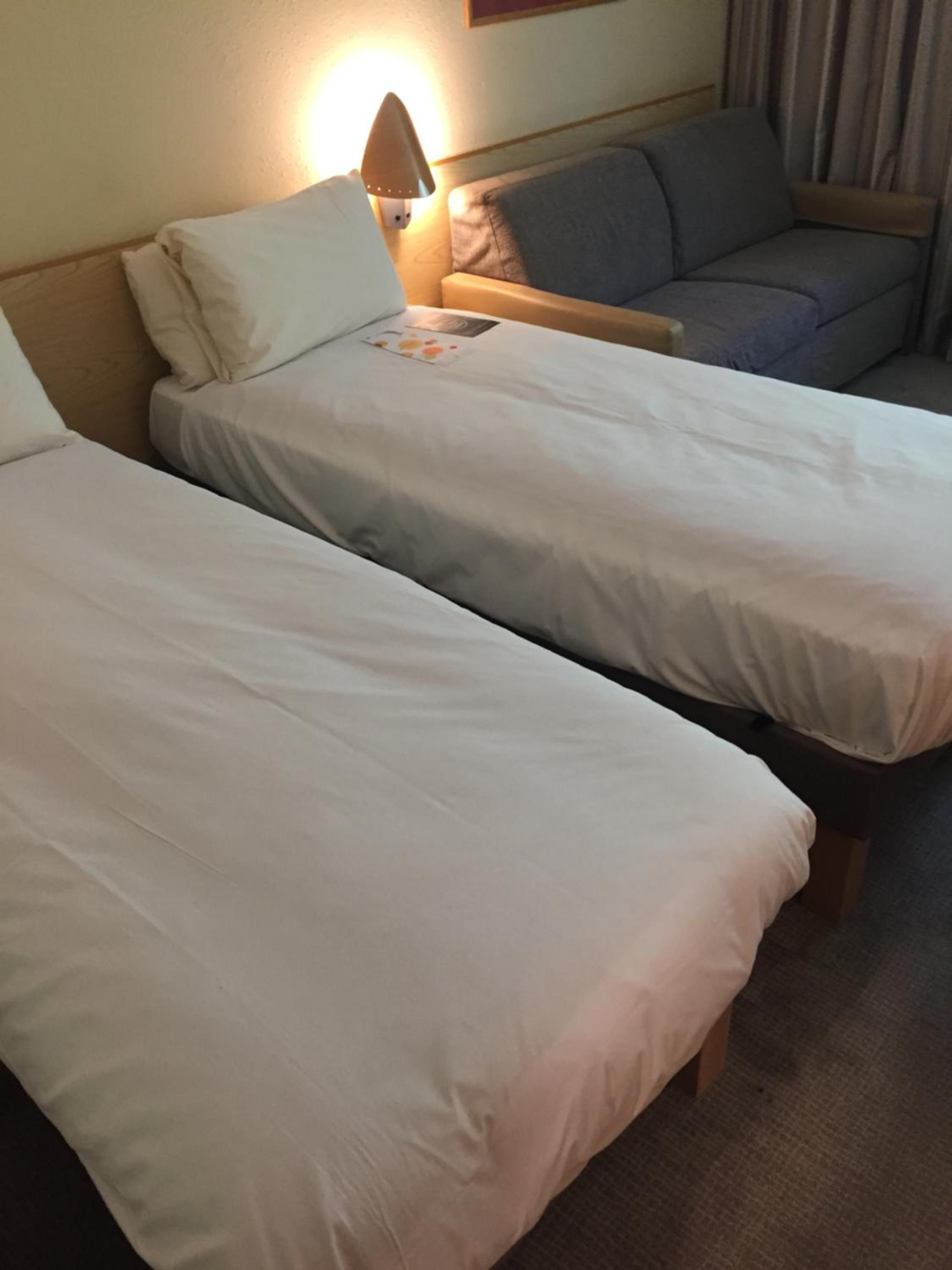 Standard Twin Room - Photo 7