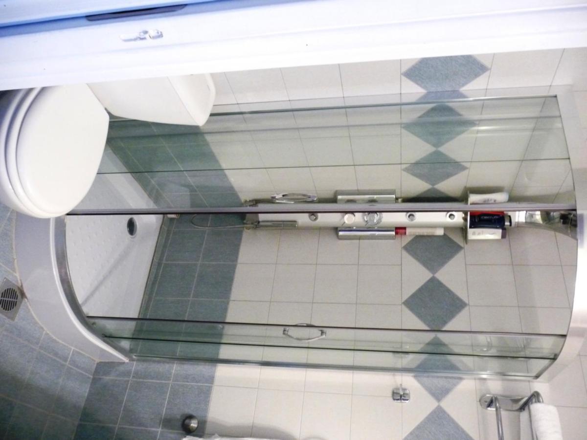Superior Double Room with Hydromassage Shower - Sea Front 4th floor - Photo 10