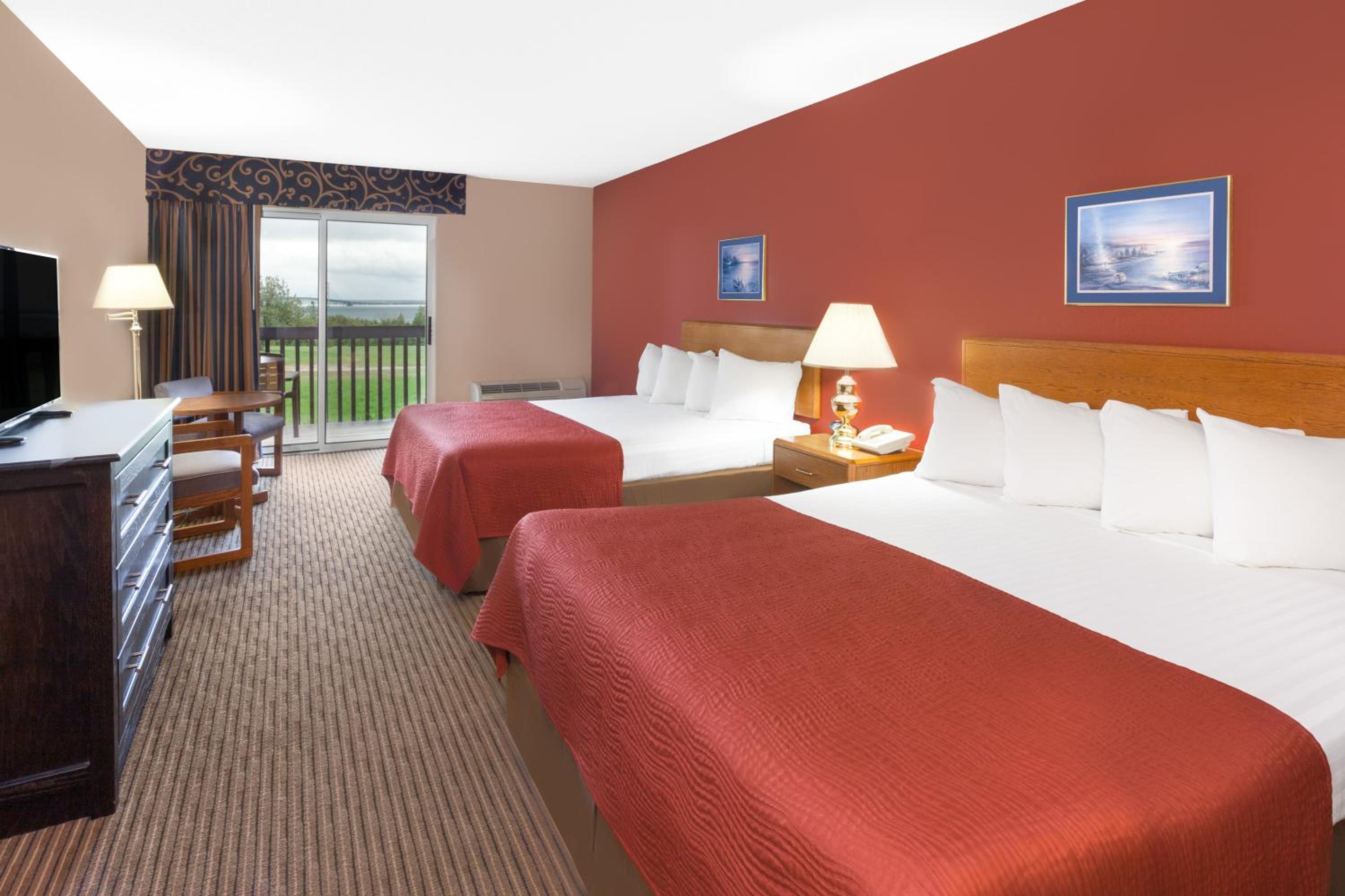 2 Queen Beds, Courtyard View, Studio Family Suite, Non-Smoking - Photo 1