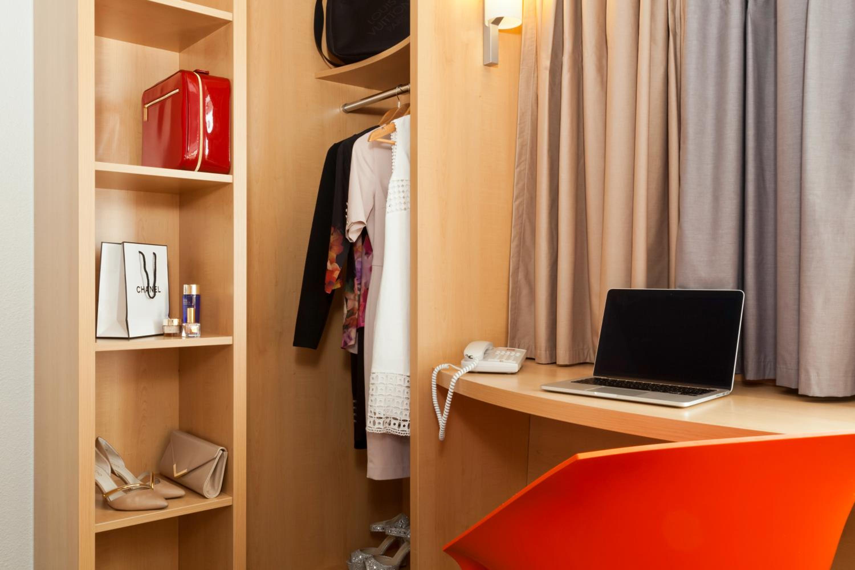 Twin Room - Photo 3