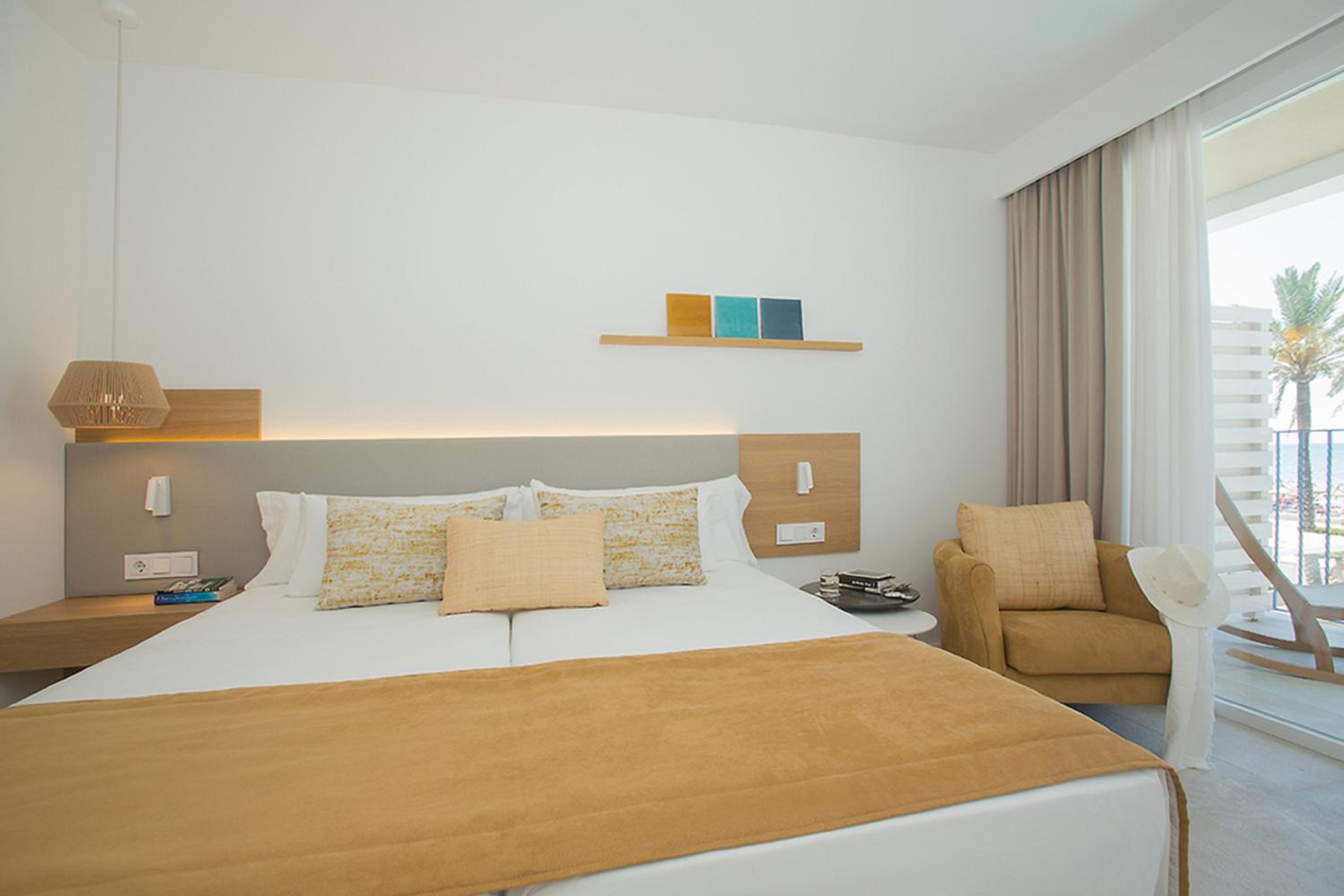 Superior Double Room with direct Sea View- 2 Beds - Photo 12