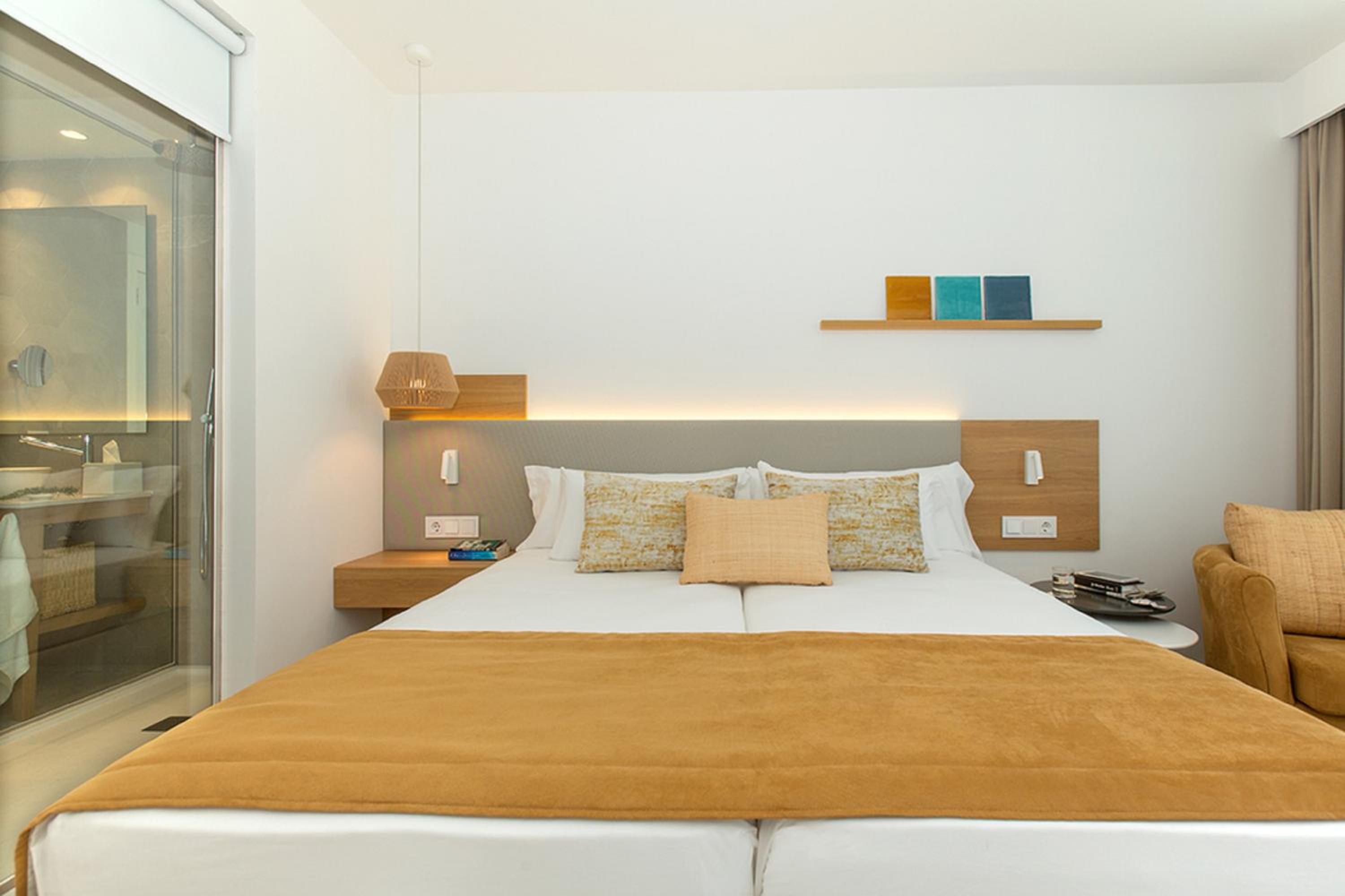 Superior Double Room with direct Sea View- 2 Beds - Photo 13