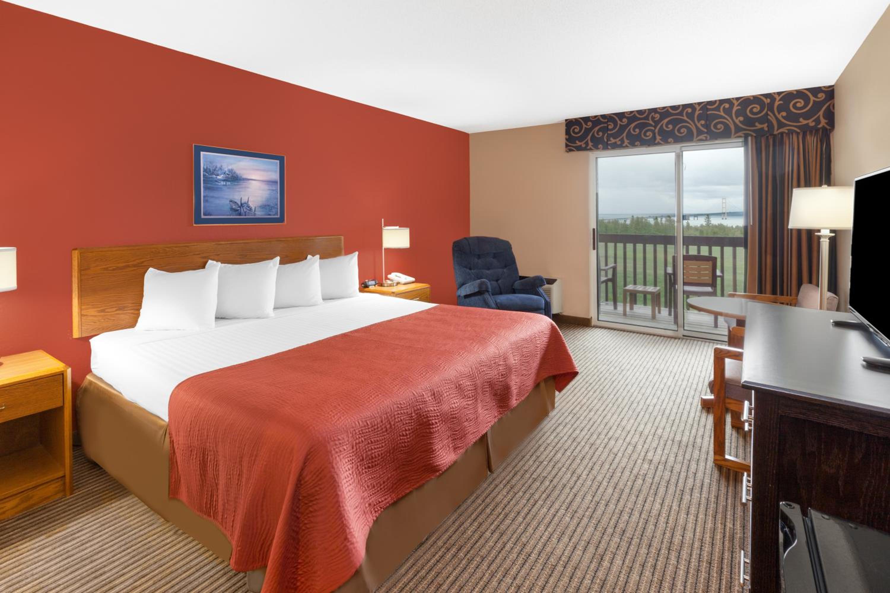 King Room with Bath Tub - Mobility Accessible/Non-Smoking - Photo 4