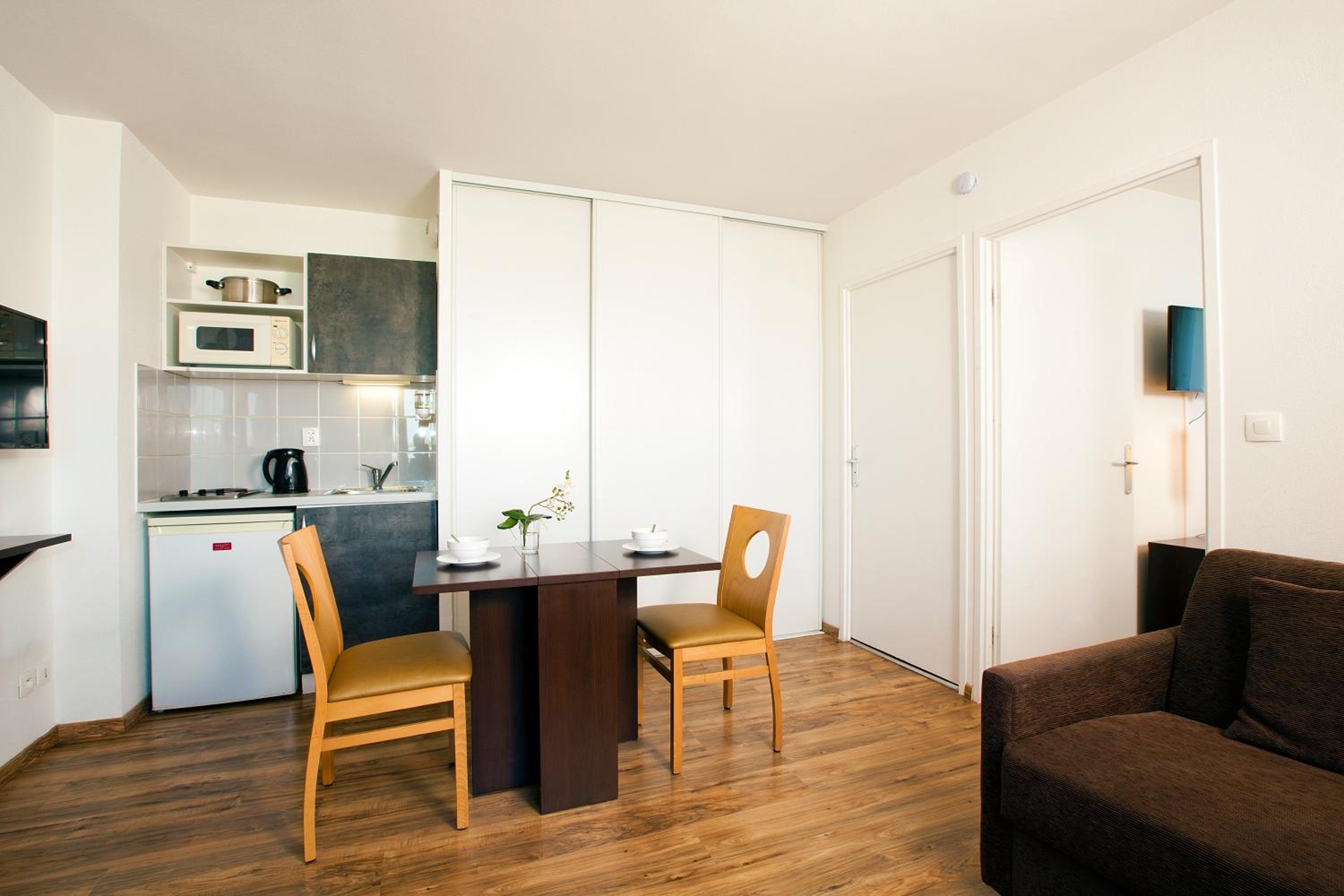 One-Bedroom Apartment (4 Adults) - Photo 12