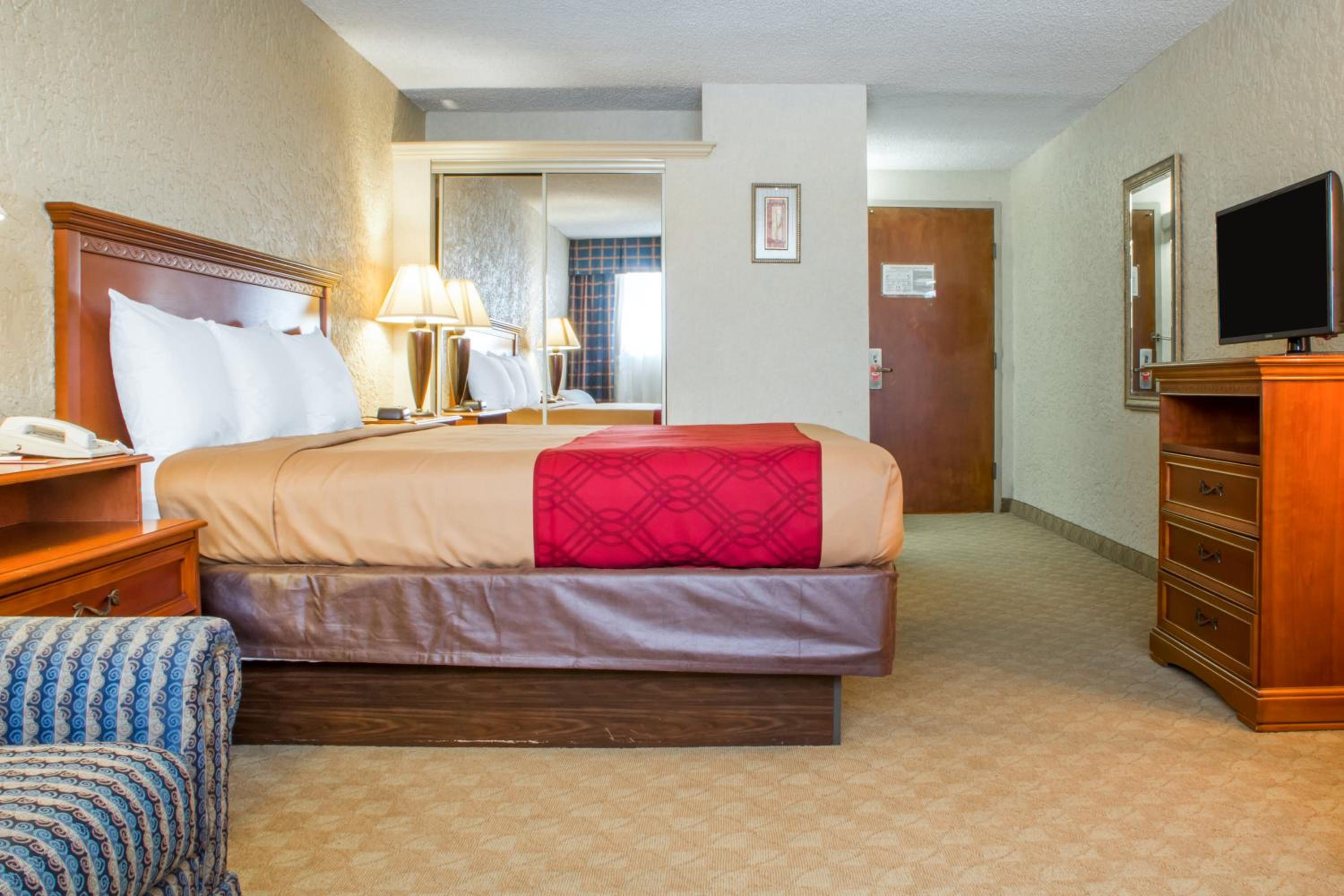 Standard King Room - Non-Smoking  photo 2