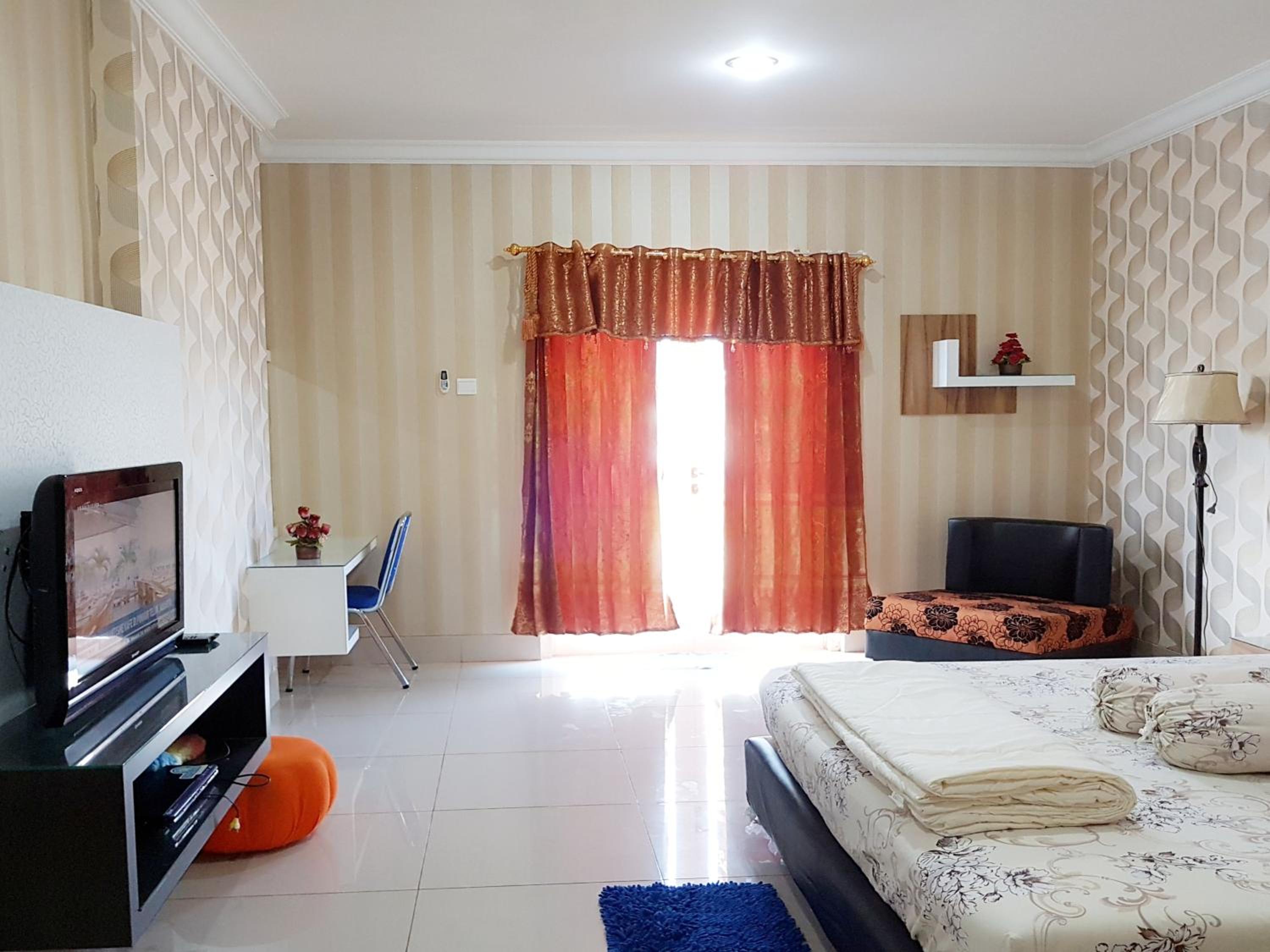 One-Bedroom Apartment - Photo 13