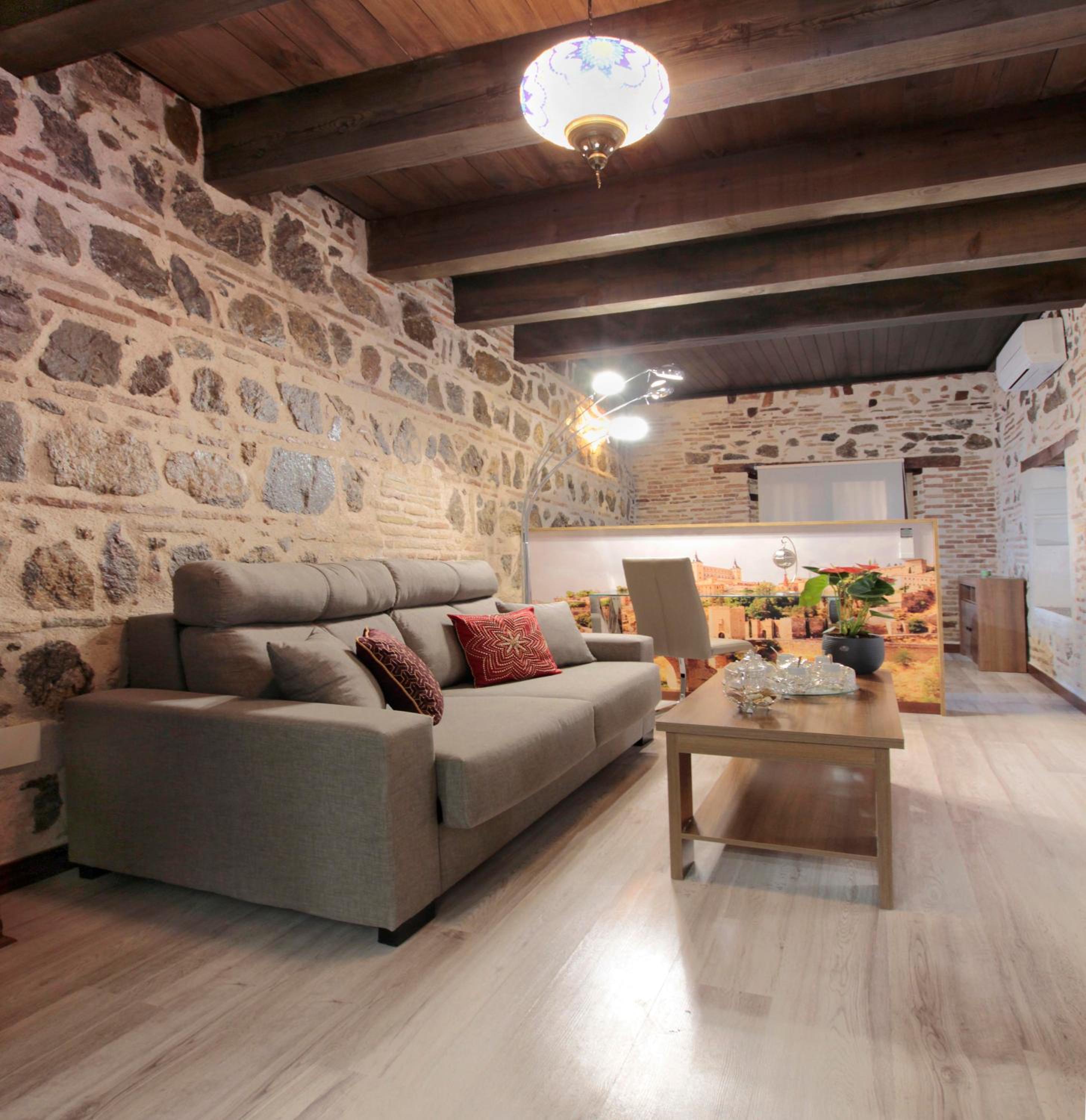 One-Bedroom Apartment - Photo 1
