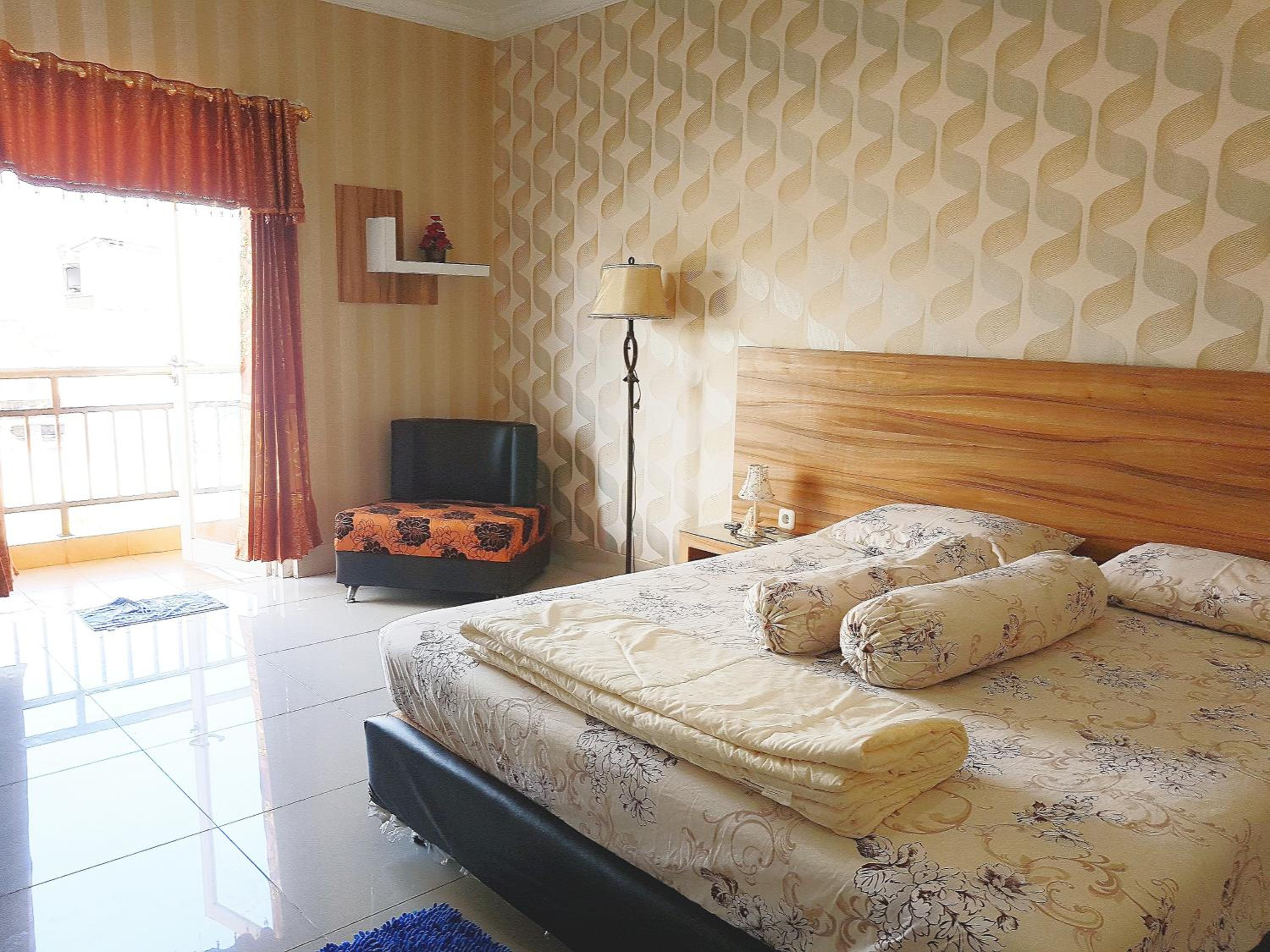 One-Bedroom Apartment - Photo 11
