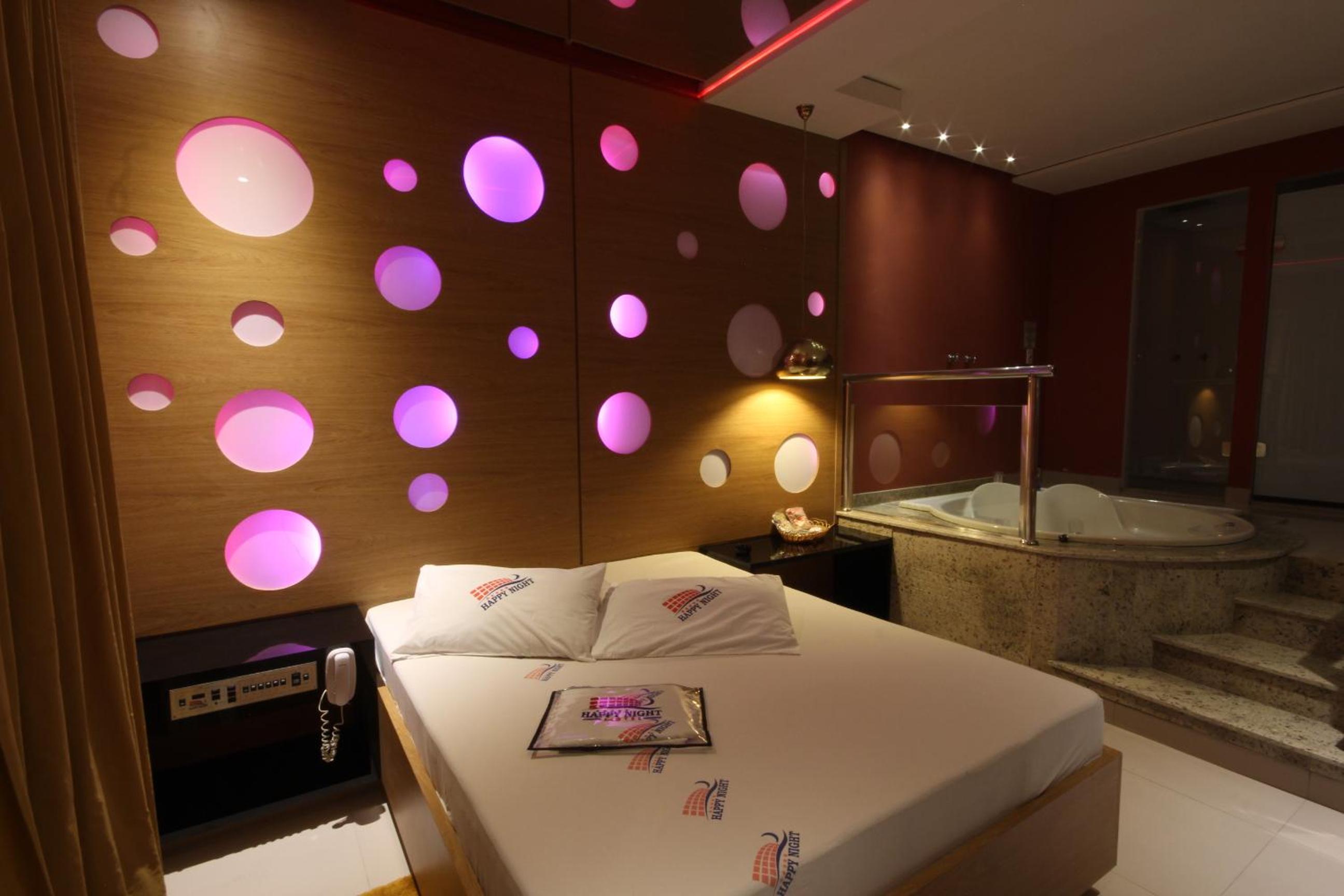 Suite with Hot Tub photo 1