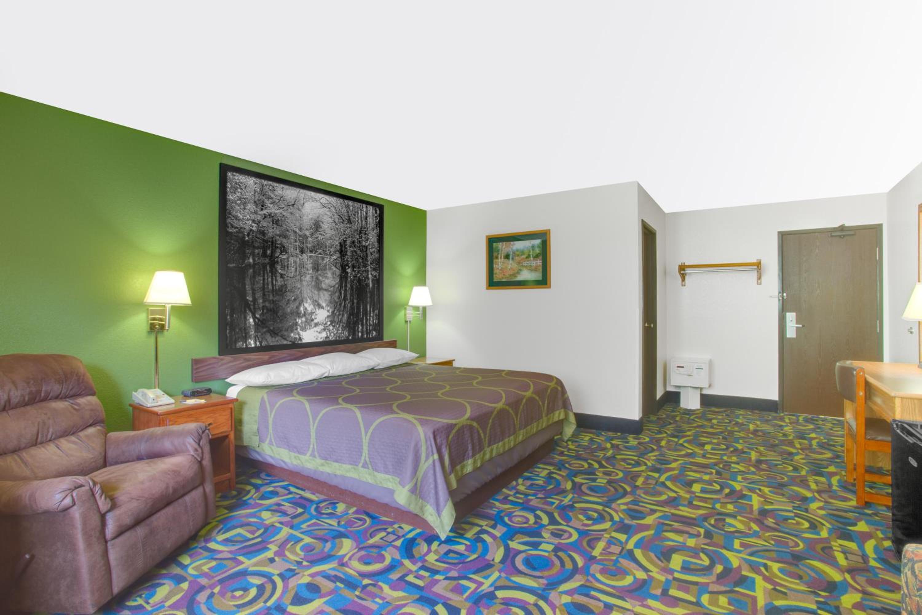 King Room - Non-Smoking - Photo 4