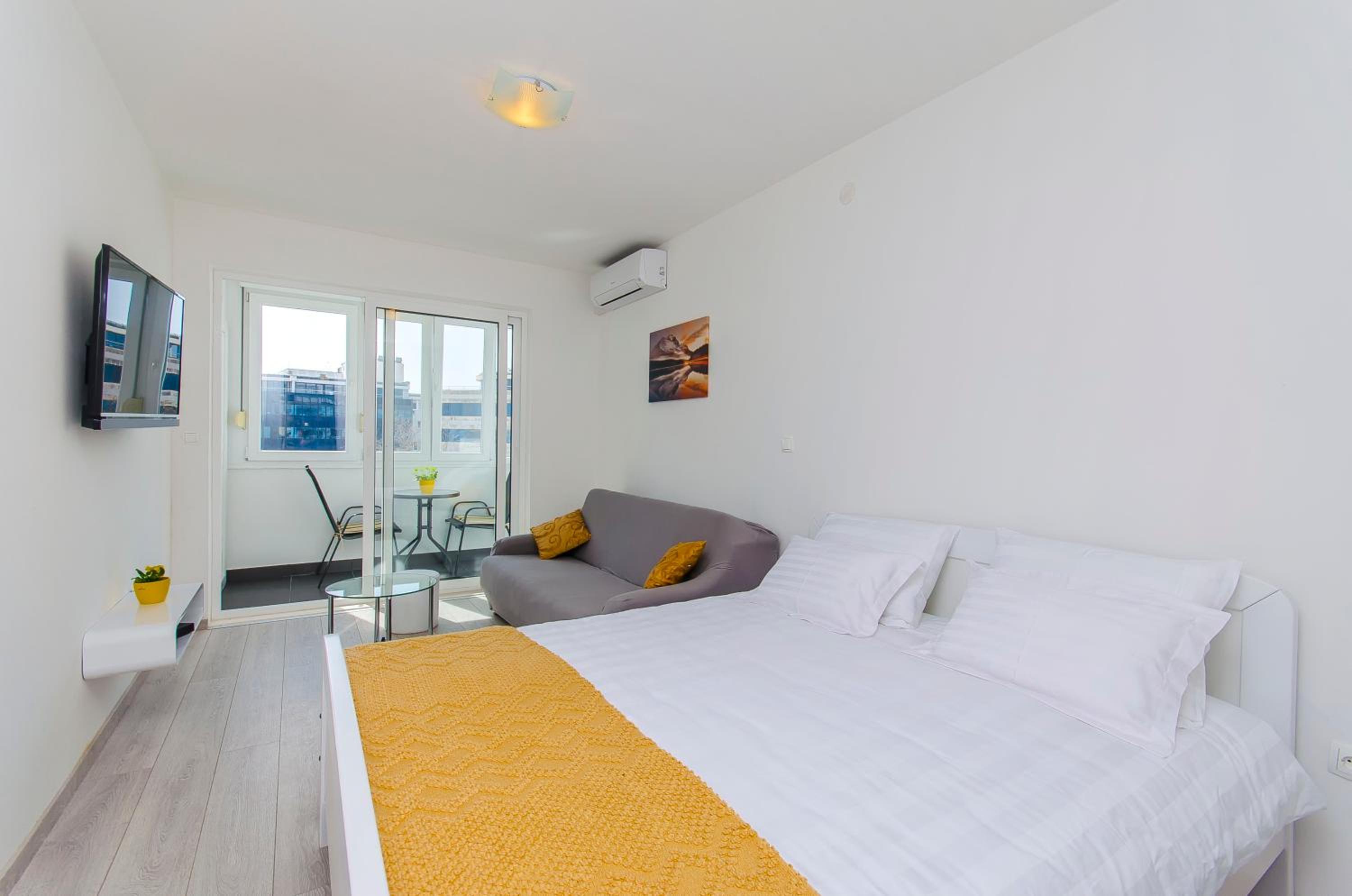 Studio Apartment