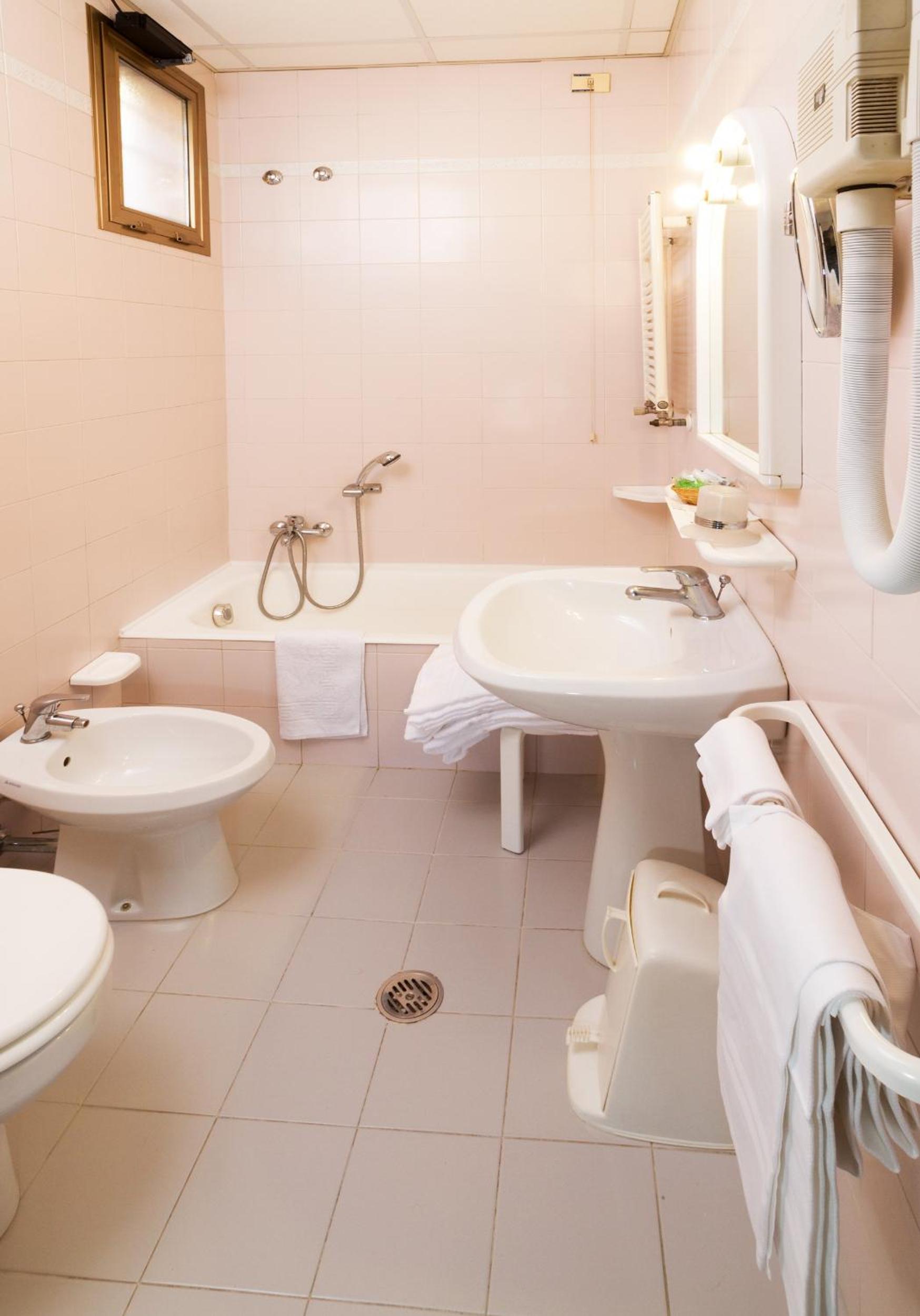 Classic Triple Room photo 2