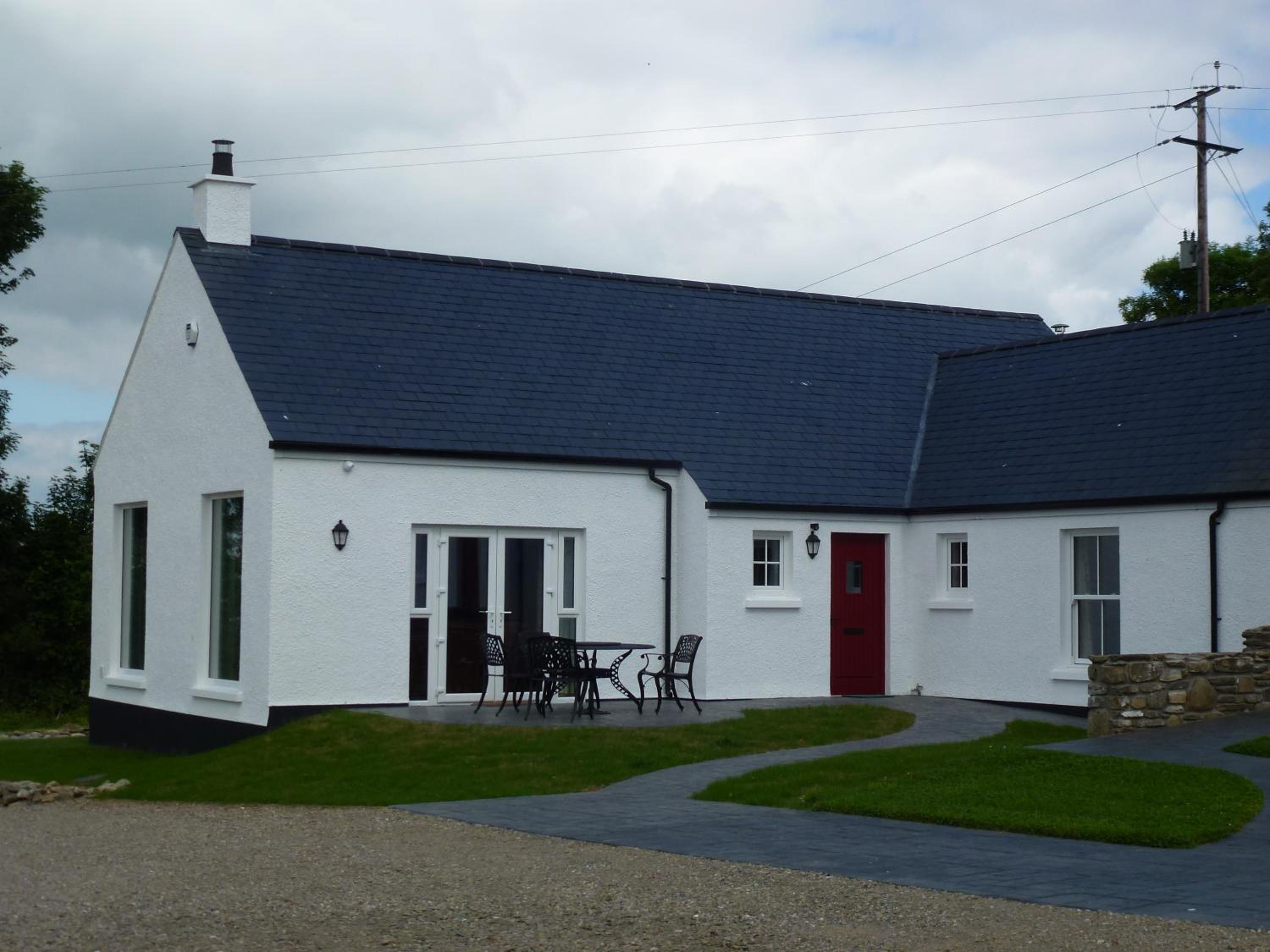 Three-Bedroom House photo 2