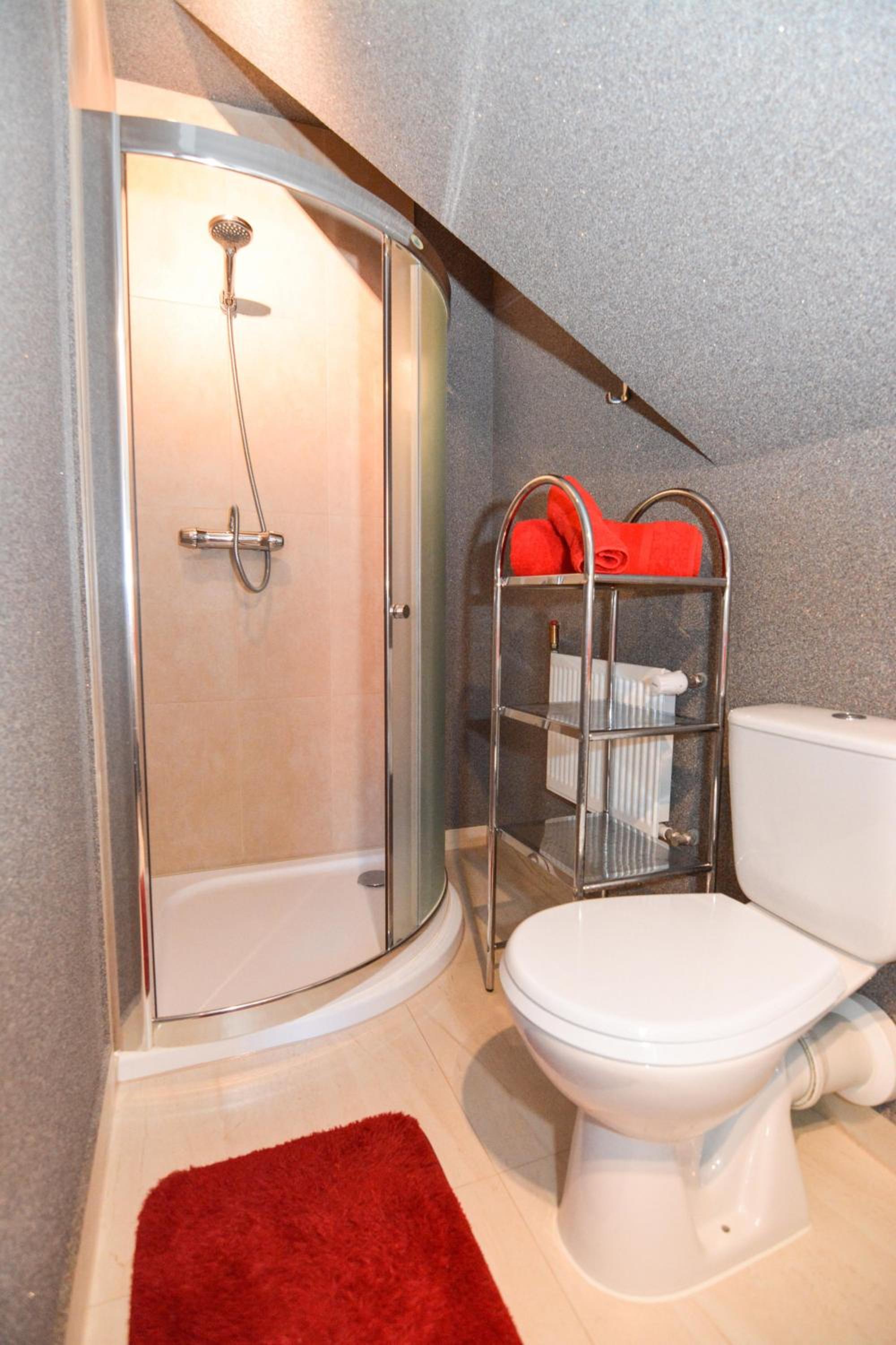 One-Bedroom Apartment - Photo 6