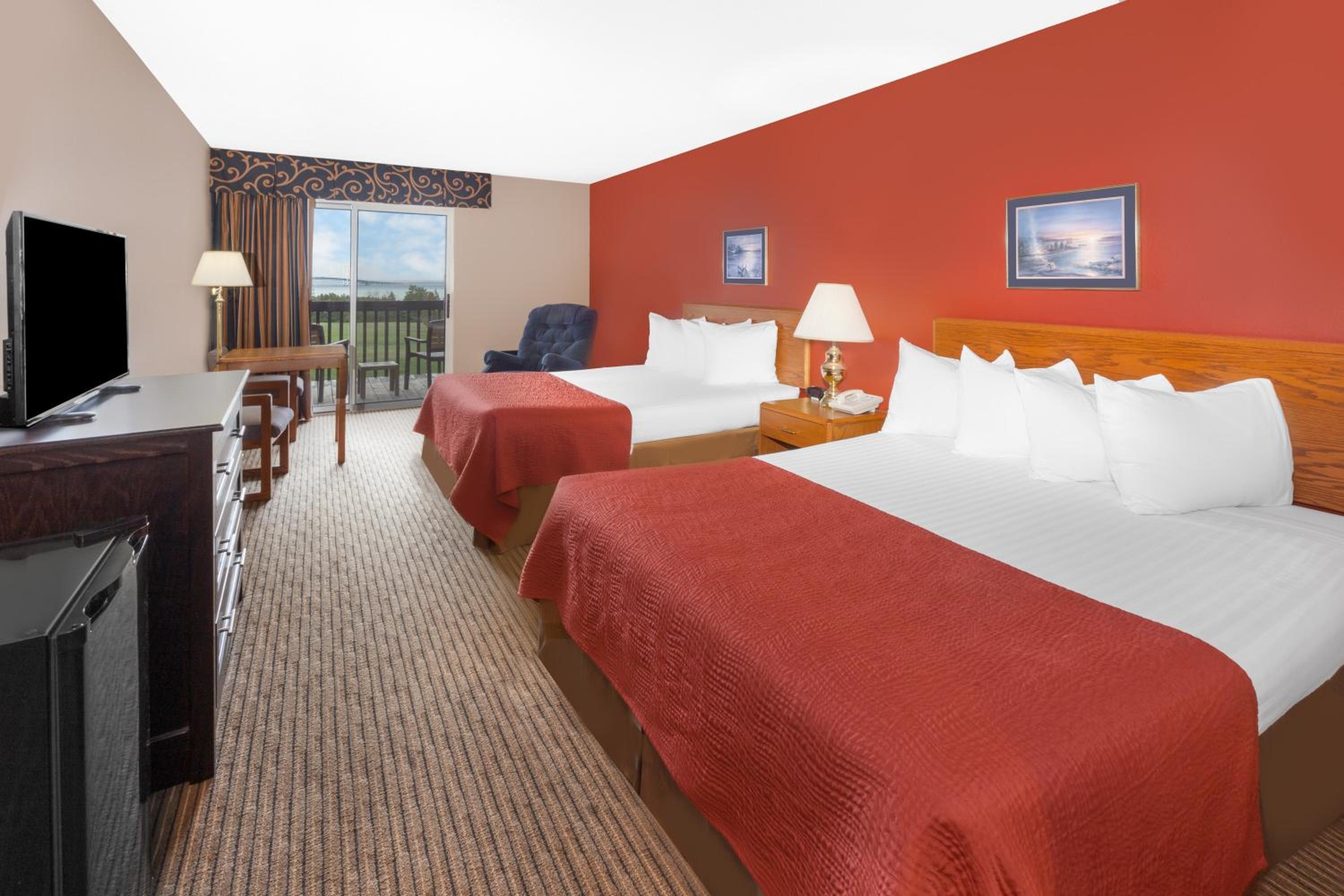 2 Queen Beds, Mobility Accessible Room, Lake View, Tub w/Grab Bars, Non-Smoking